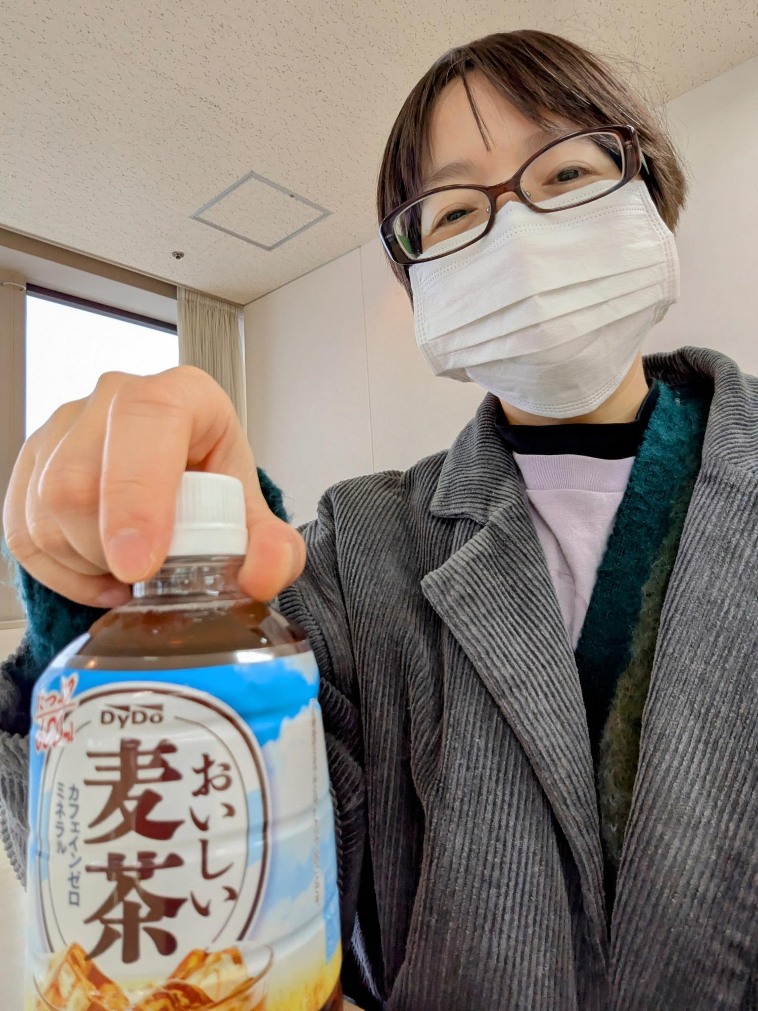 自販機で購入したお茶