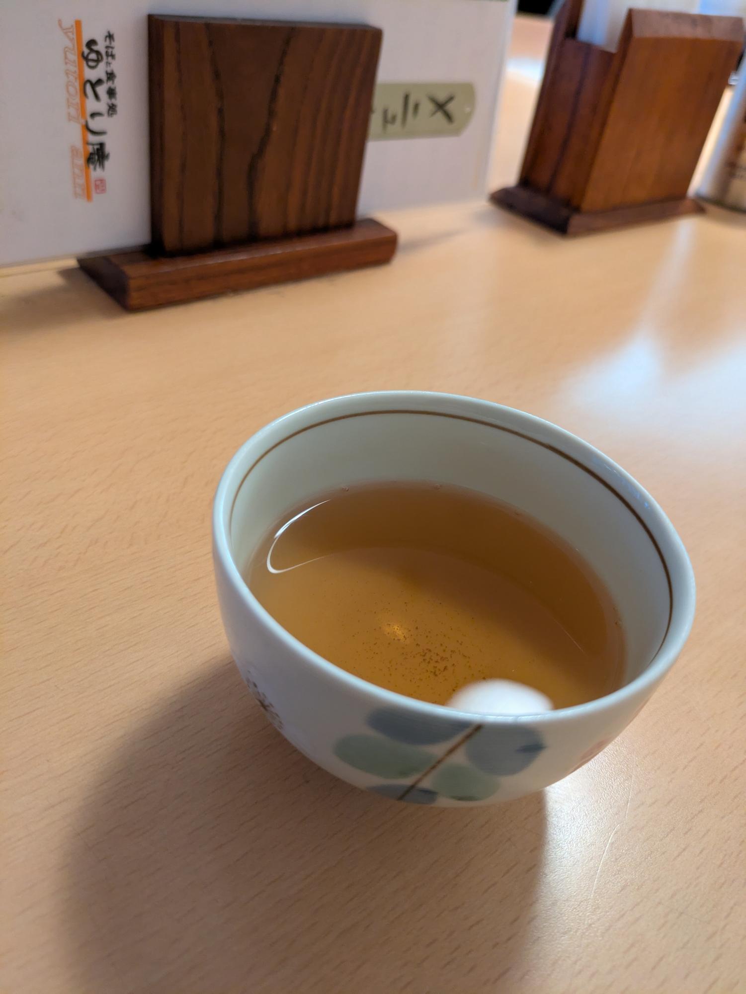 お茶やお水はセルフ