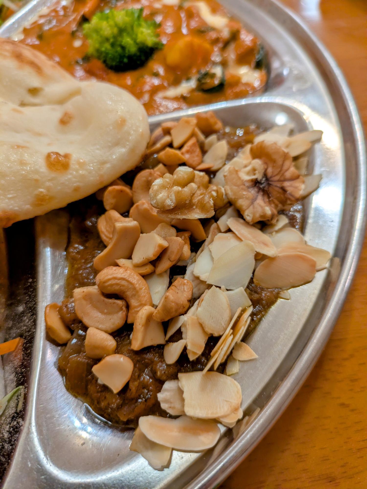 大量のナッツが最高の食感◎