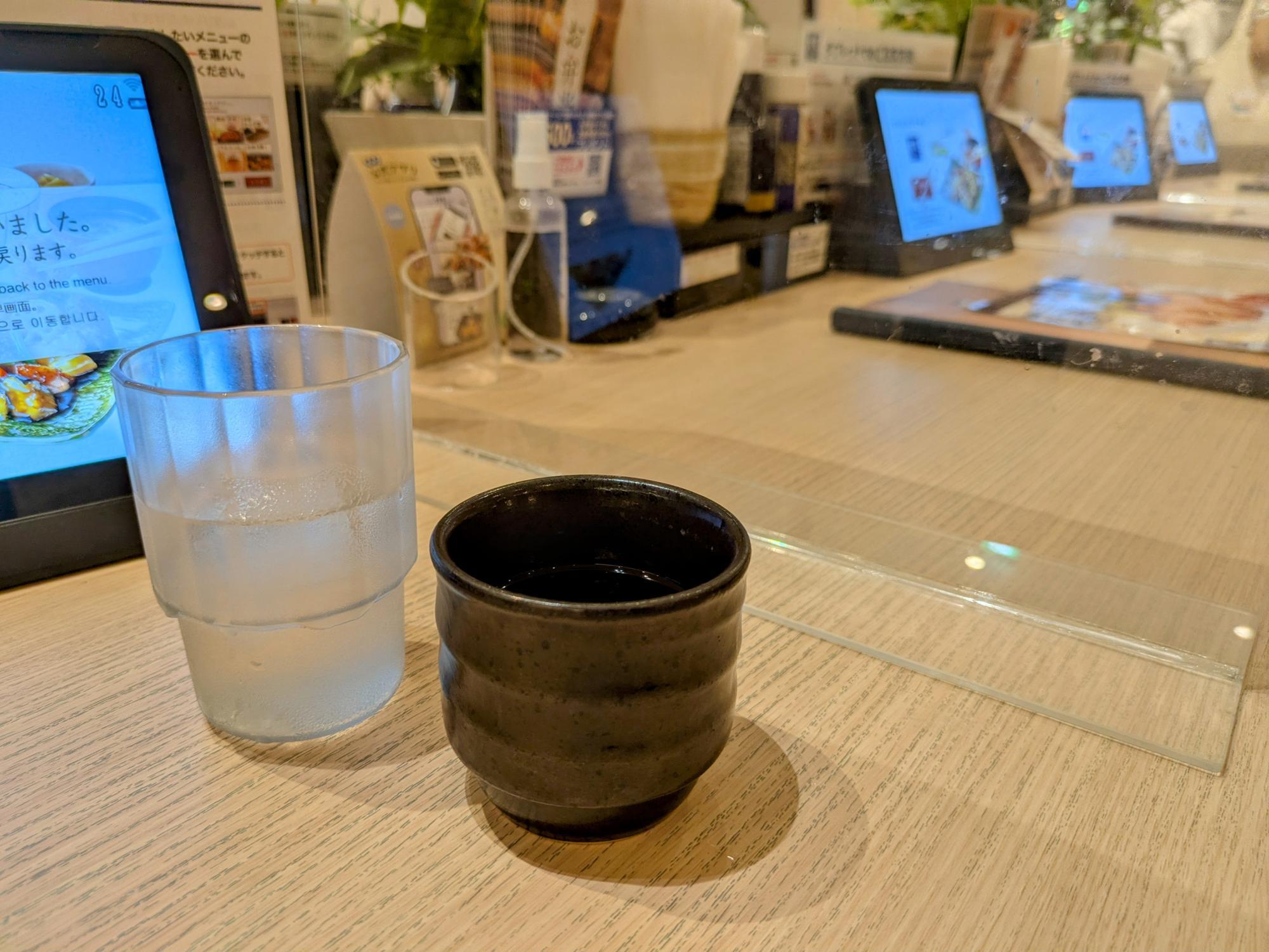 カウンター席もあります