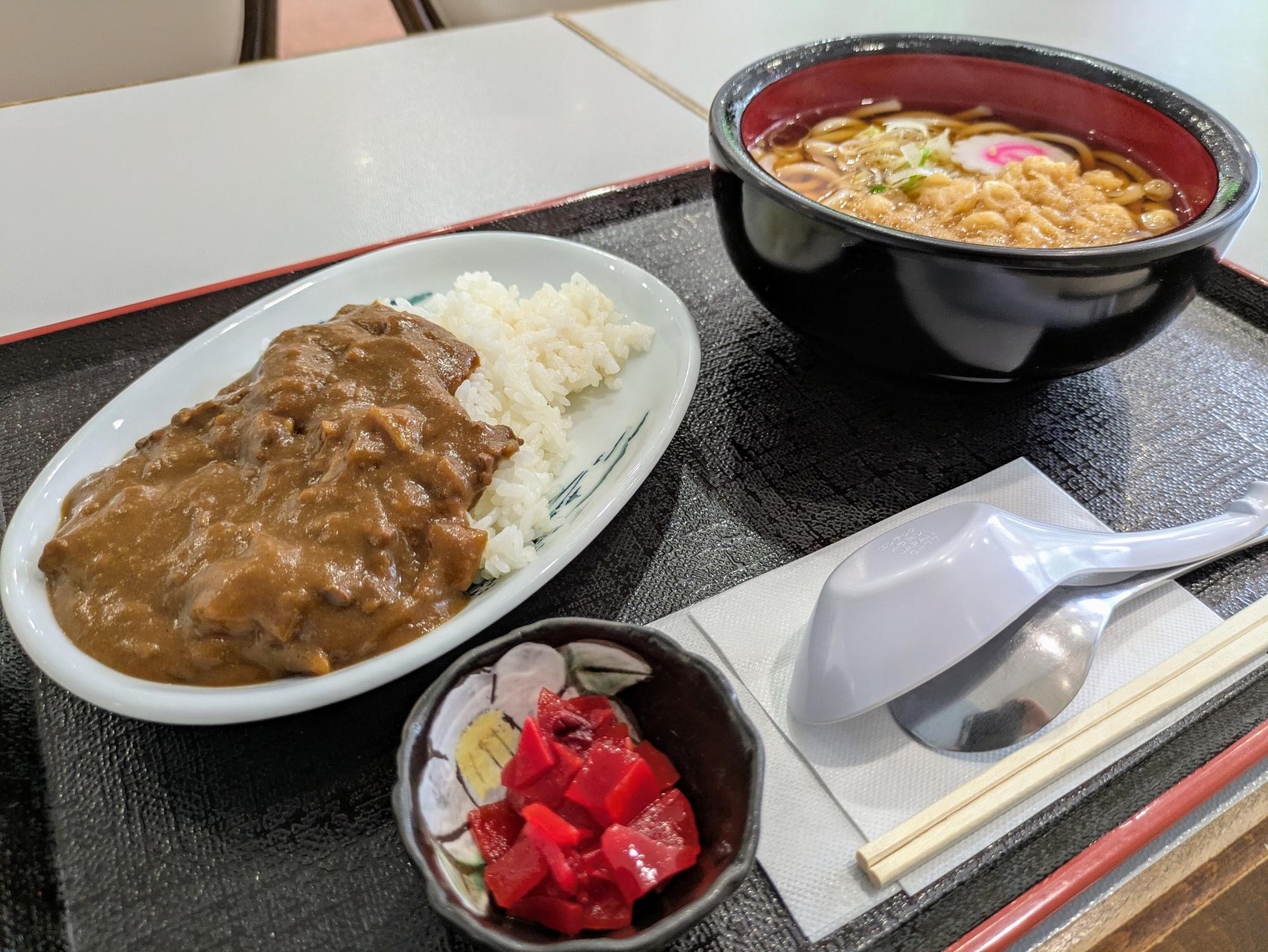 半カレーも結構なボリューム