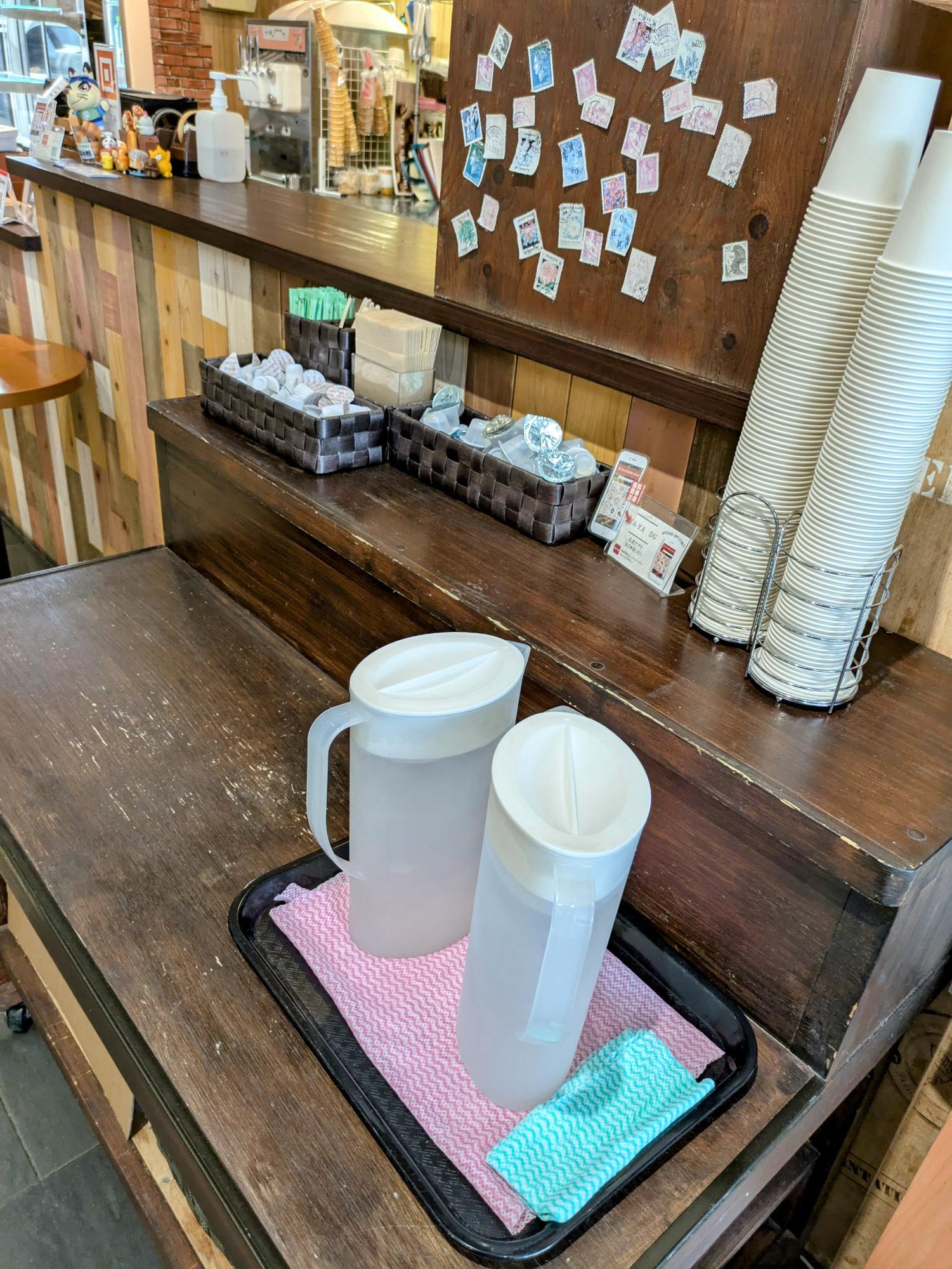 お水はセルフ