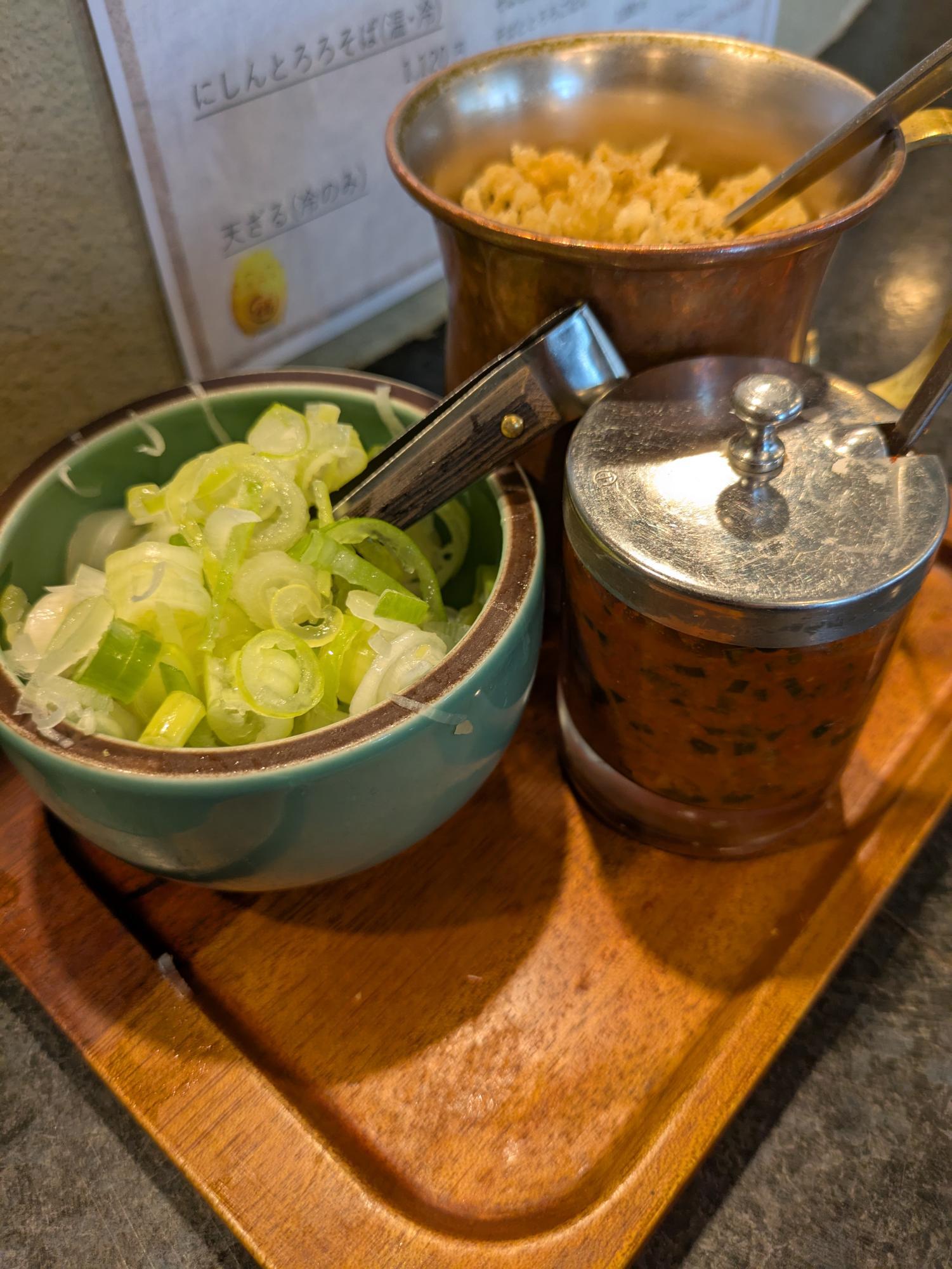 たっぷりの薬味