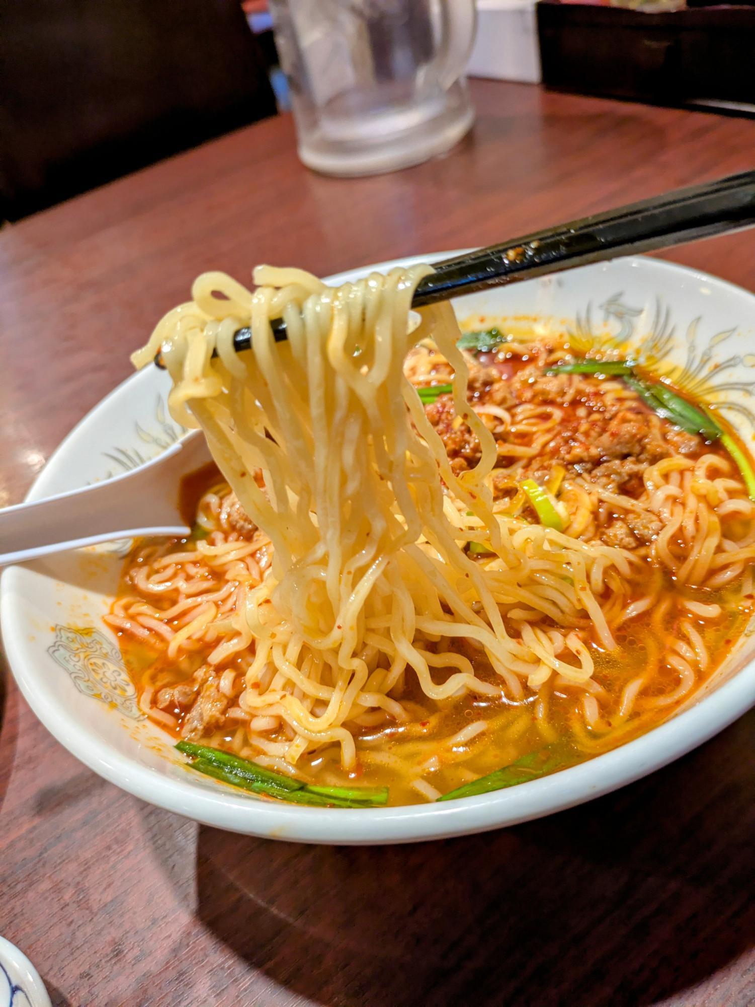 麺も食べてみます
