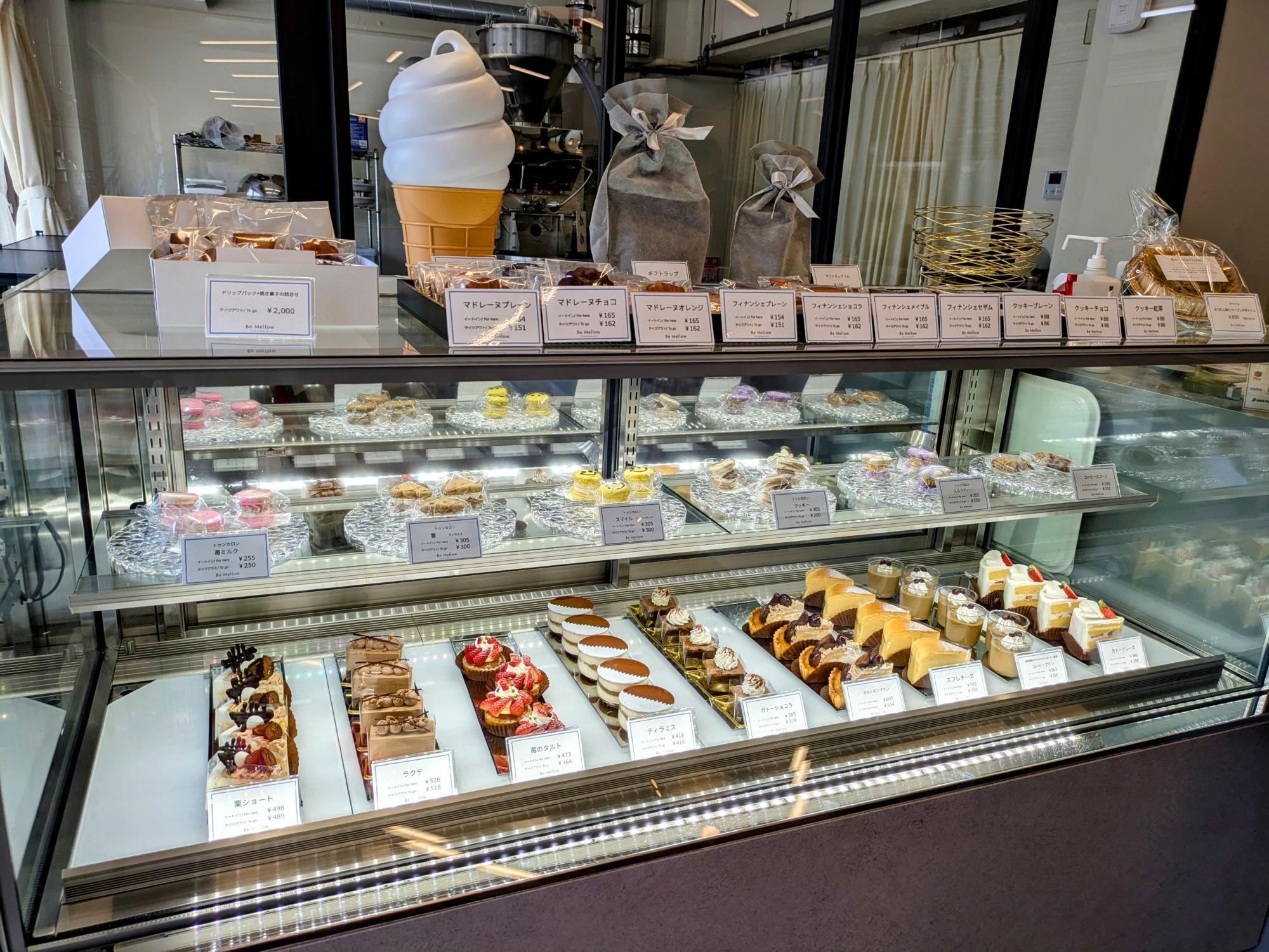 こちらがケーキ(美味しそう〜♪)