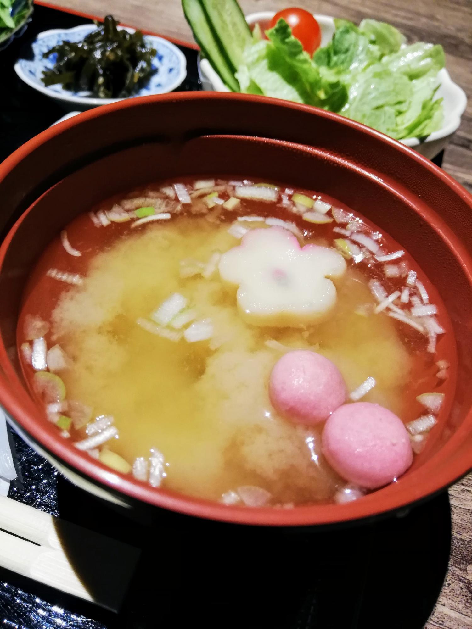 味噌汁も美味しい