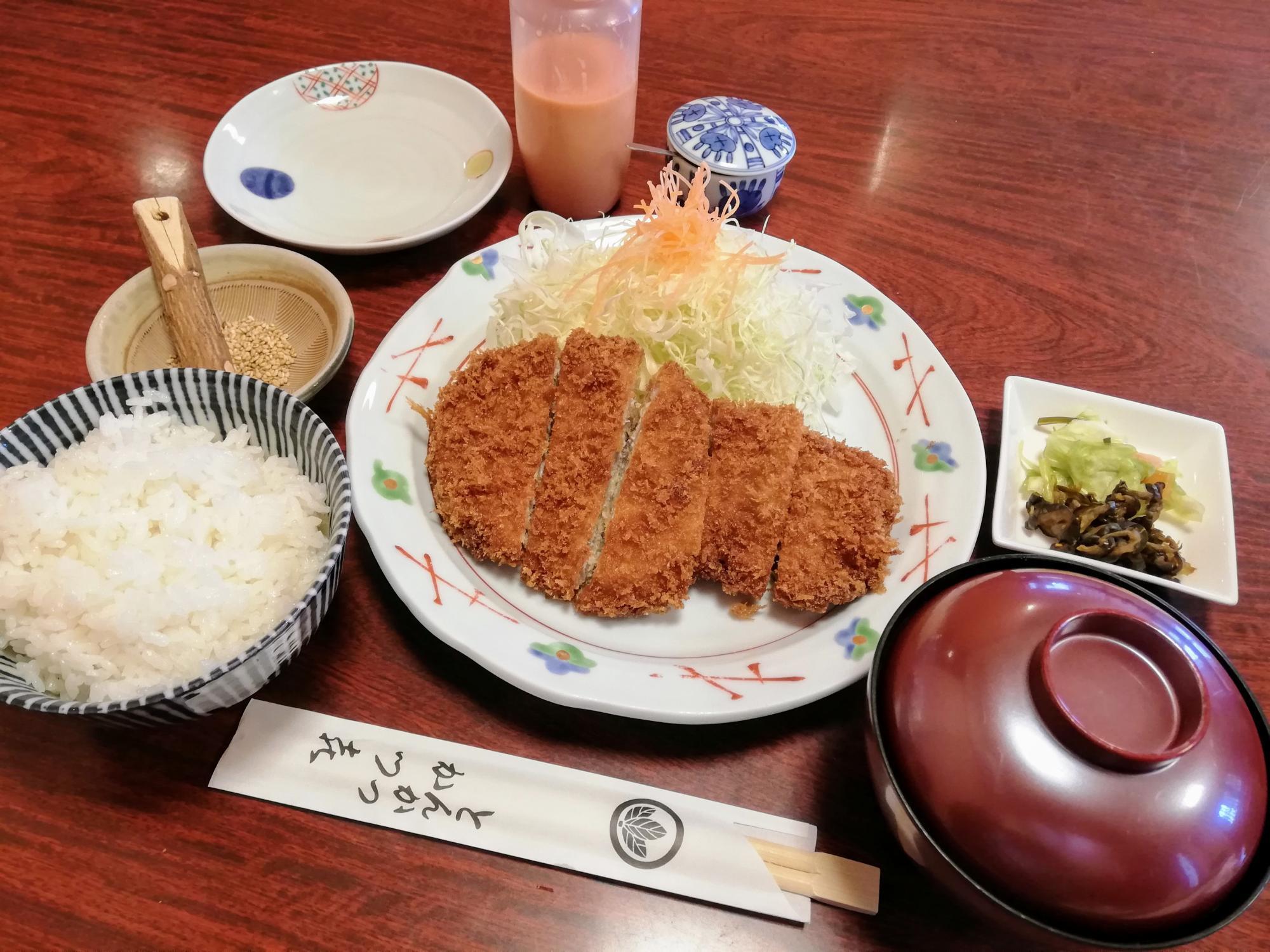王道のとんかつ