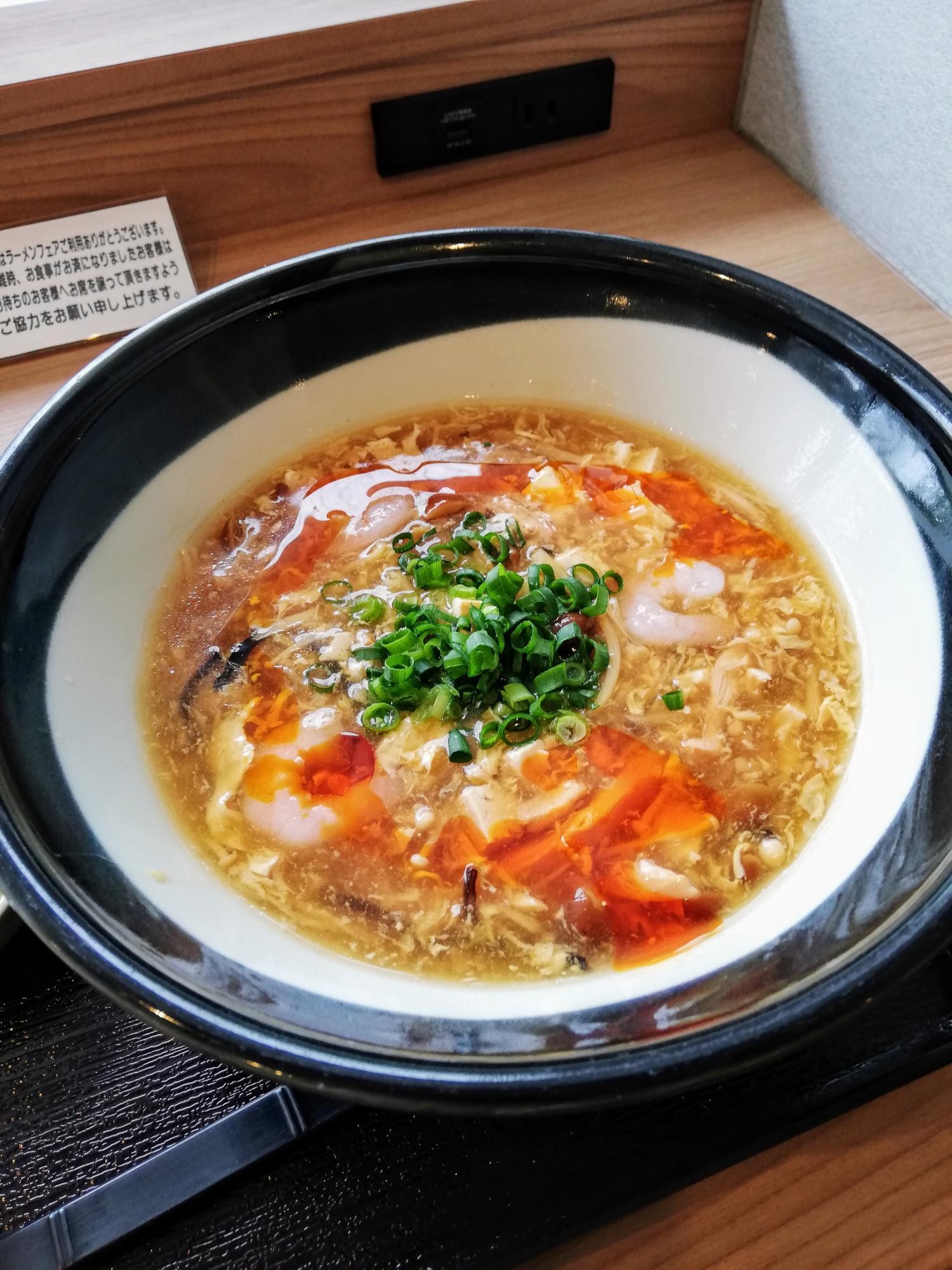 メインラーメン来ました