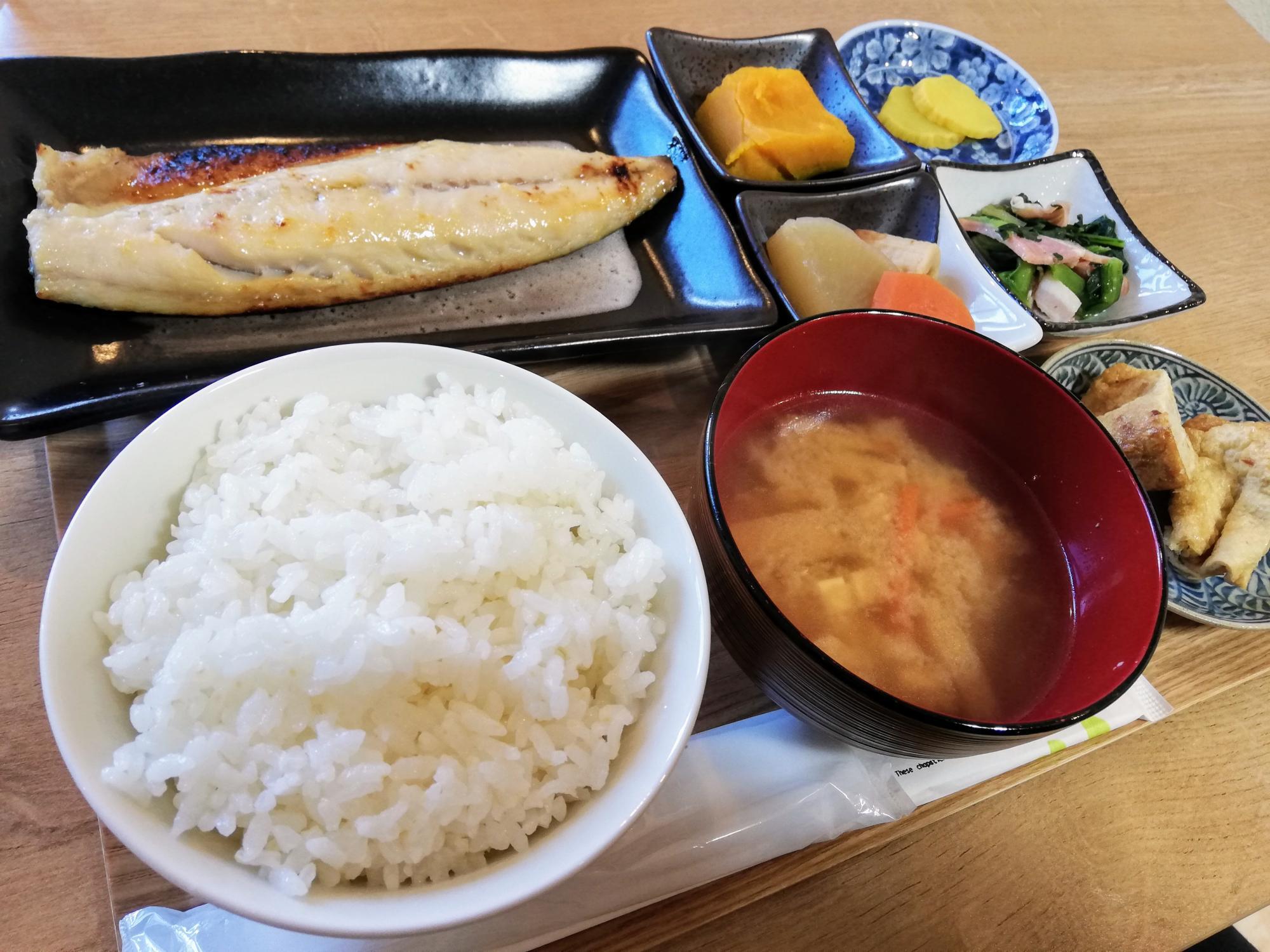 ご飯の盛りも申し分ないです