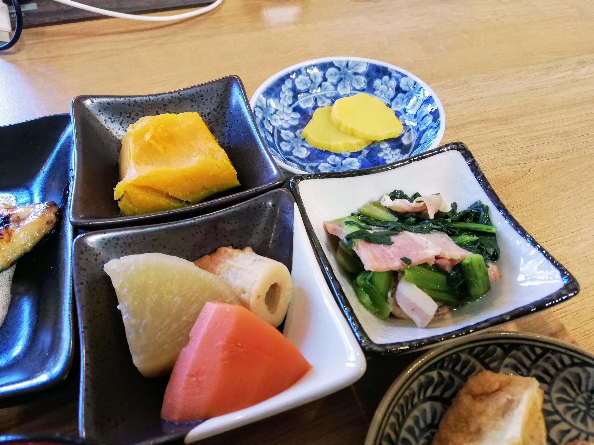 この副菜の多さよ