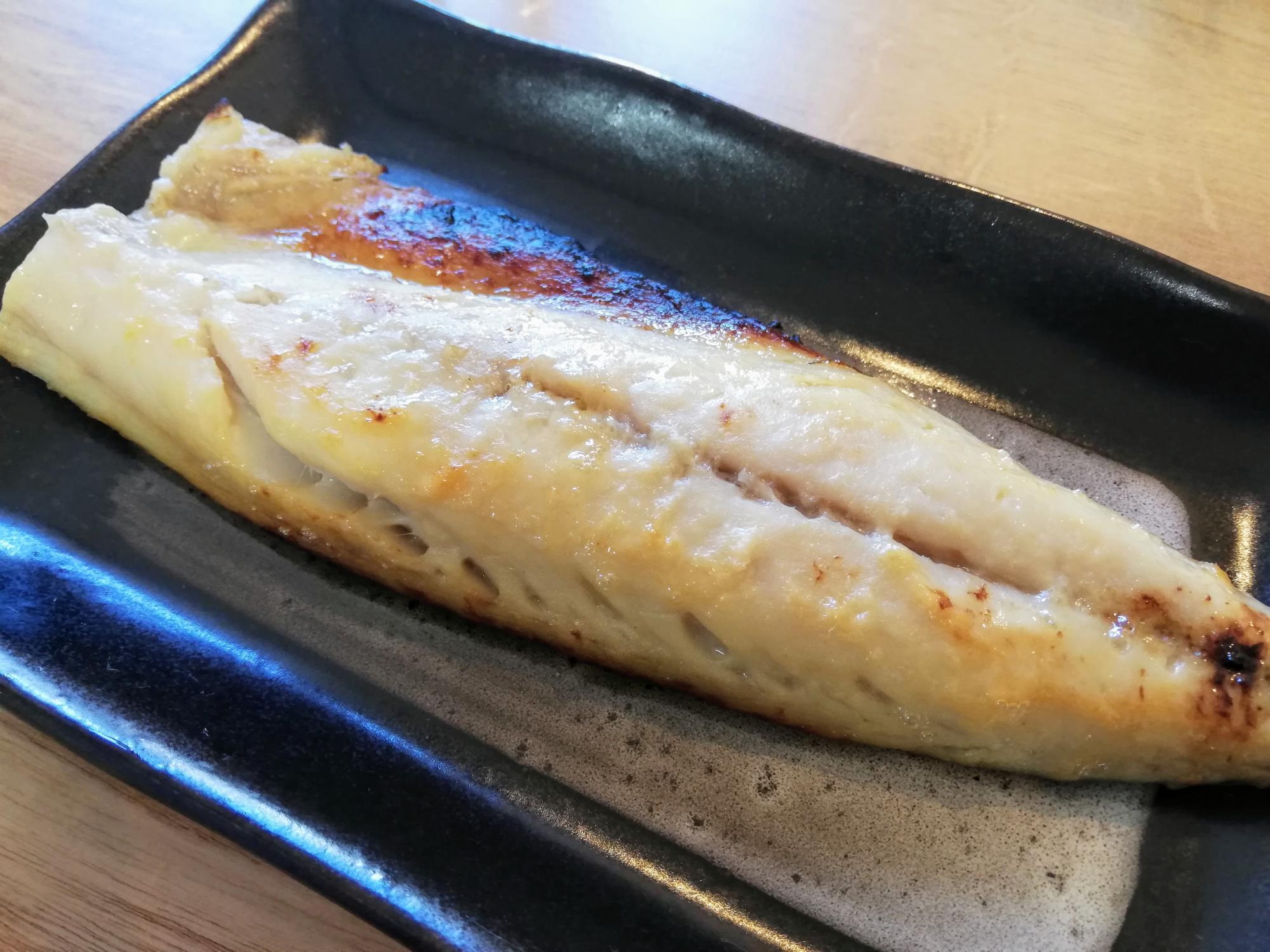 ドでかい鯖の西京焼