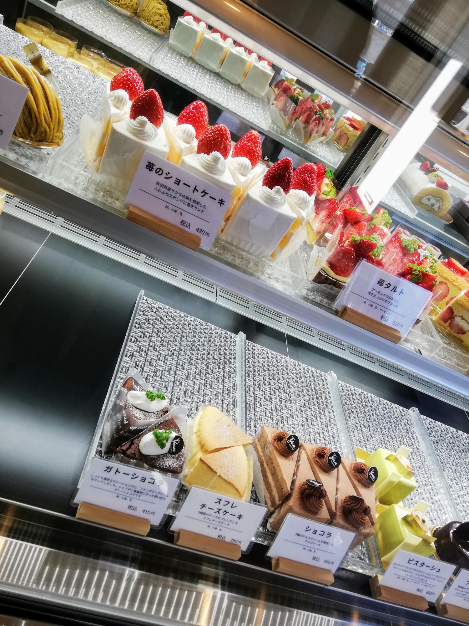 王道のケーキは外せません