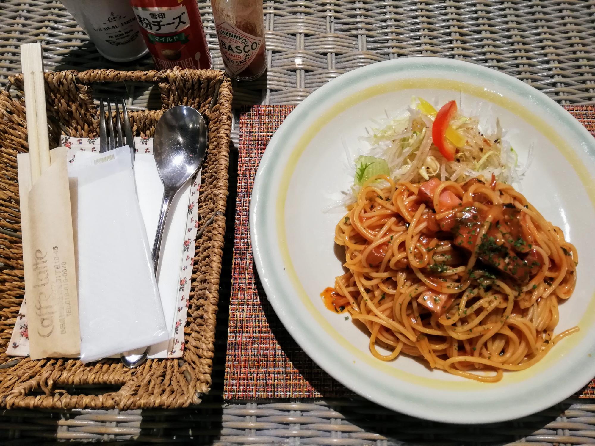 トマトとバジルのパスタ