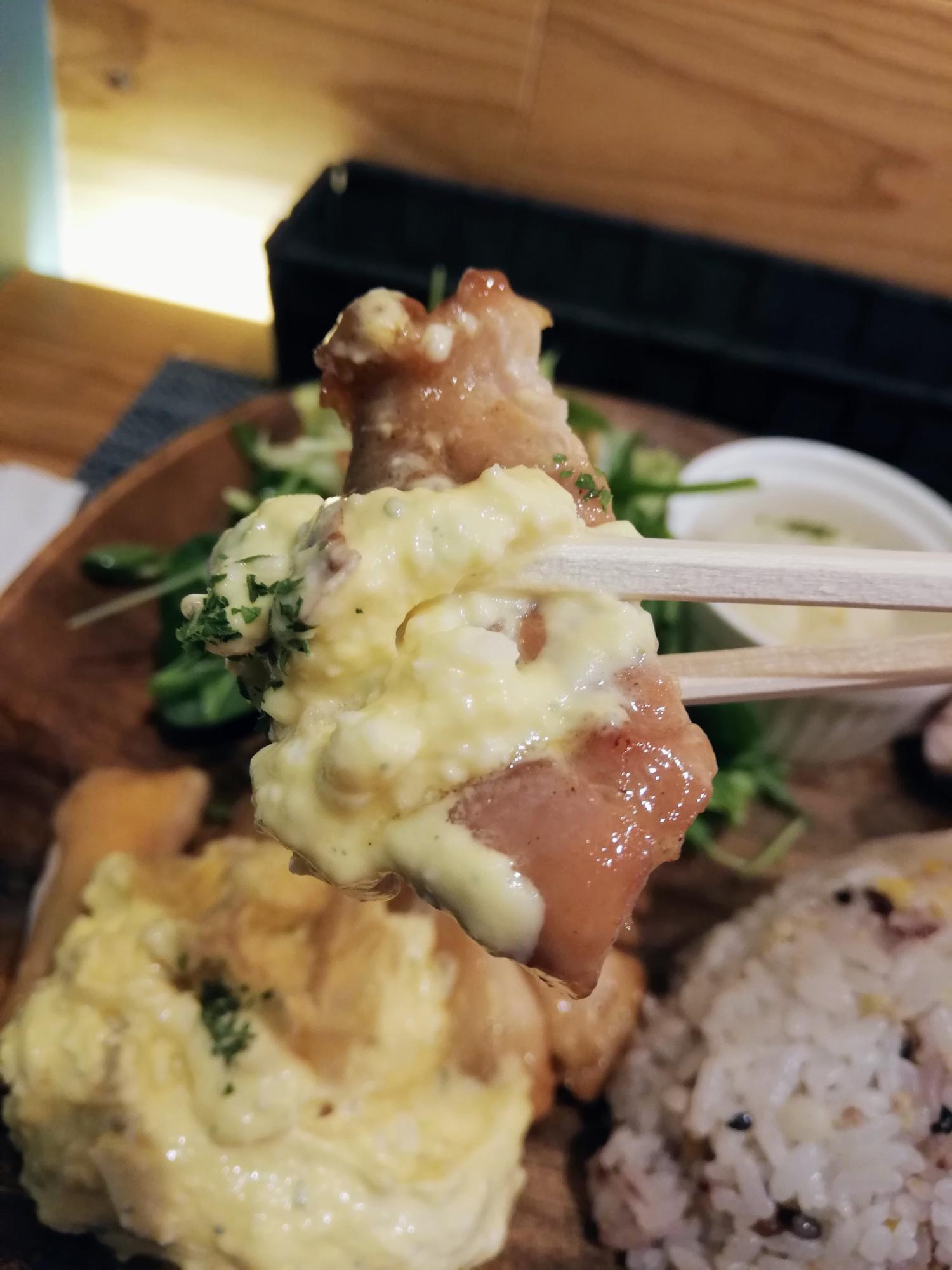 チキンの弾力が美味すぎる