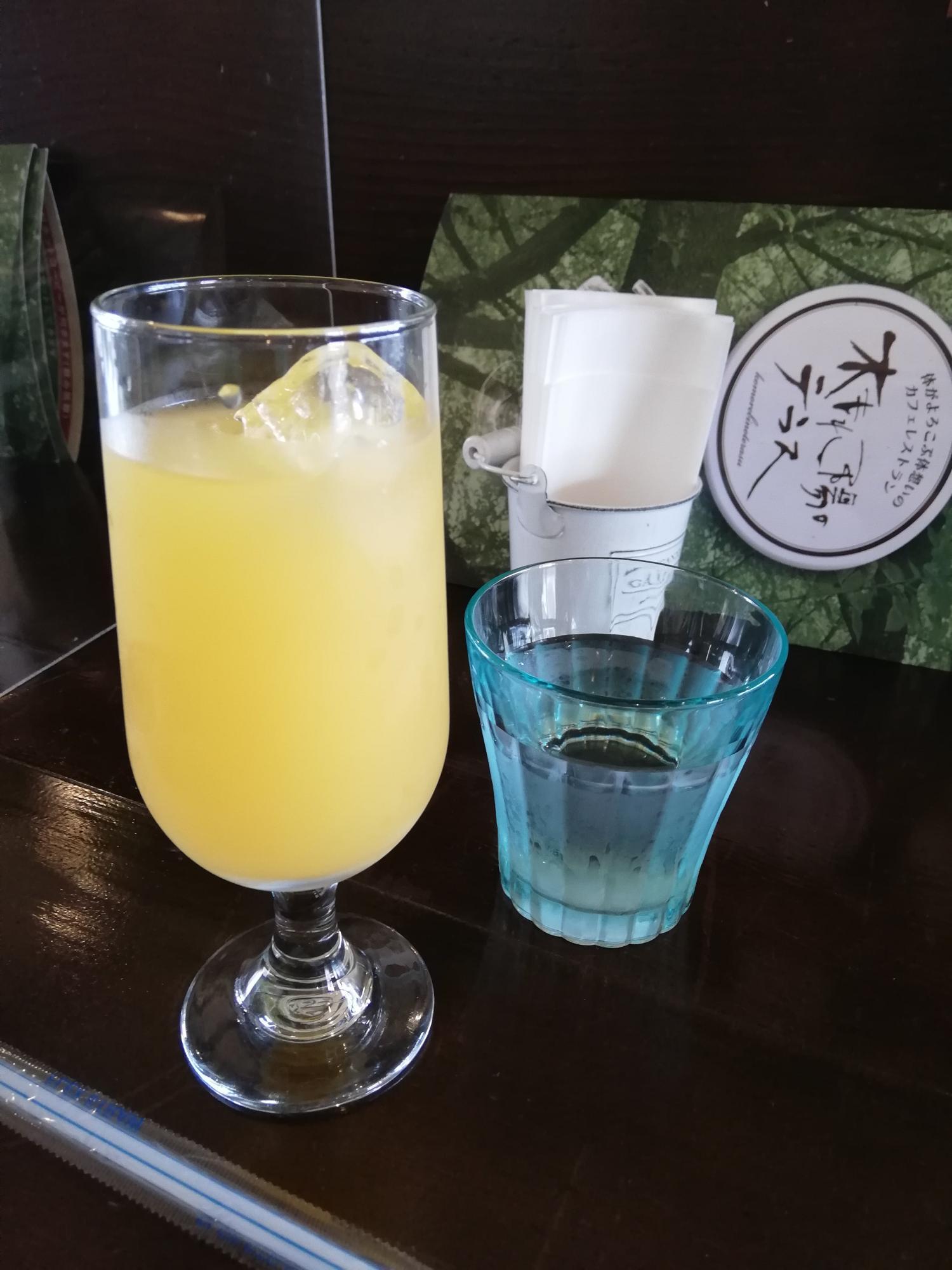 なみなみのオレンジジュース