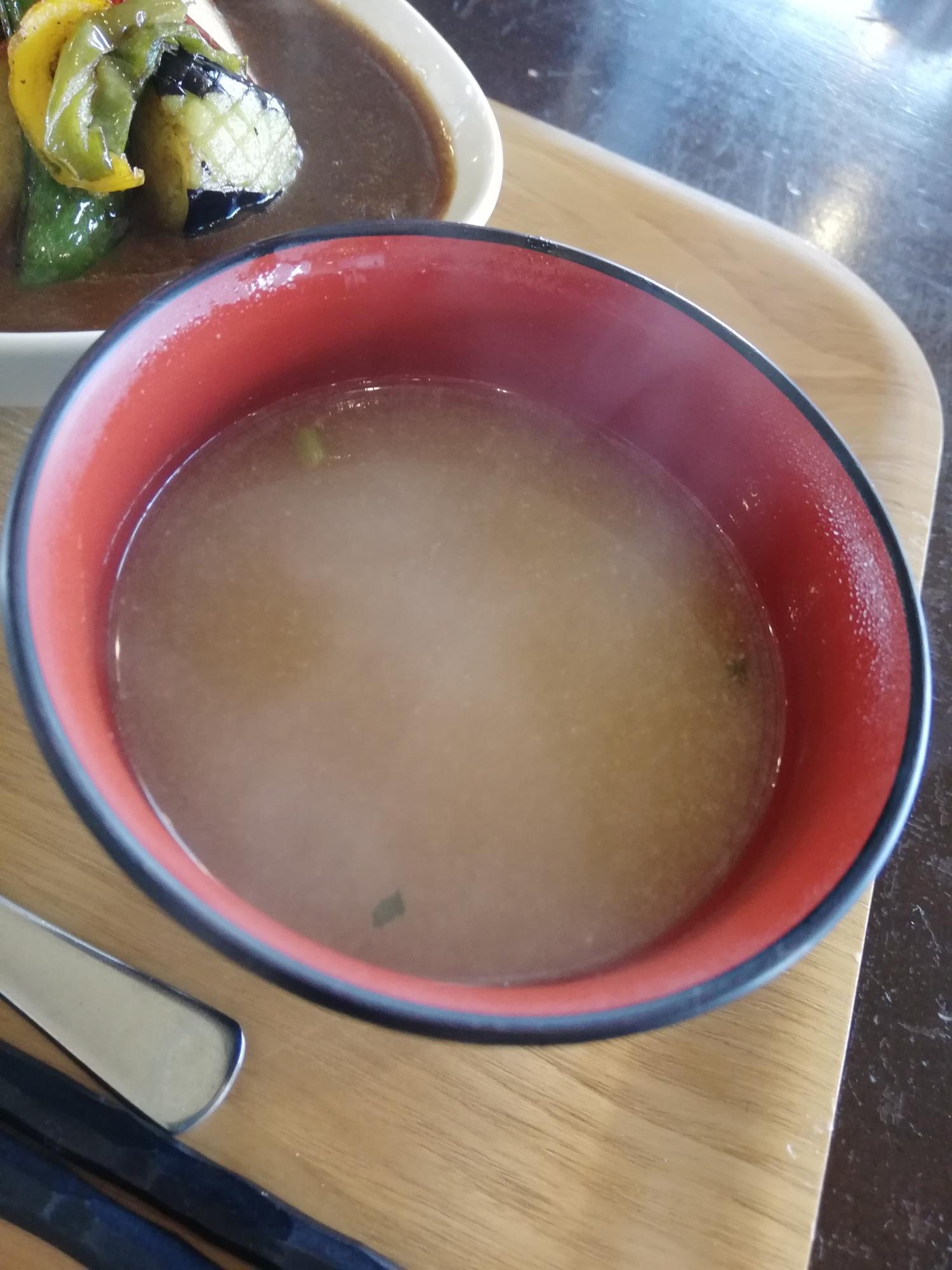 出汁もしっかりのみそ汁