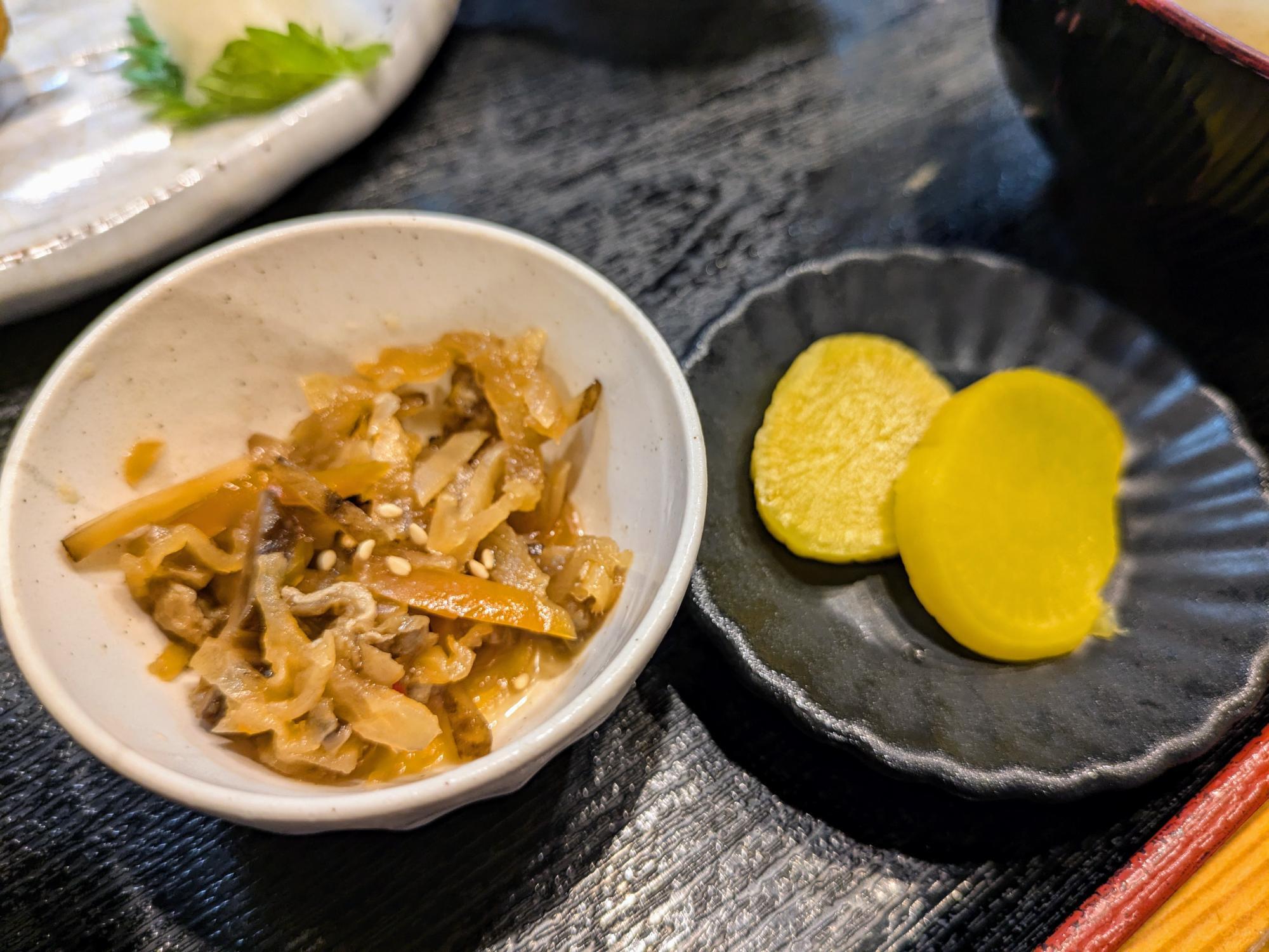 小鉢と沢庵