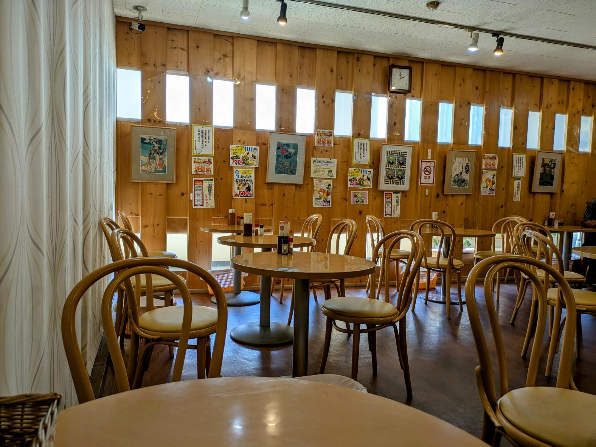 ぬくもりのある店内