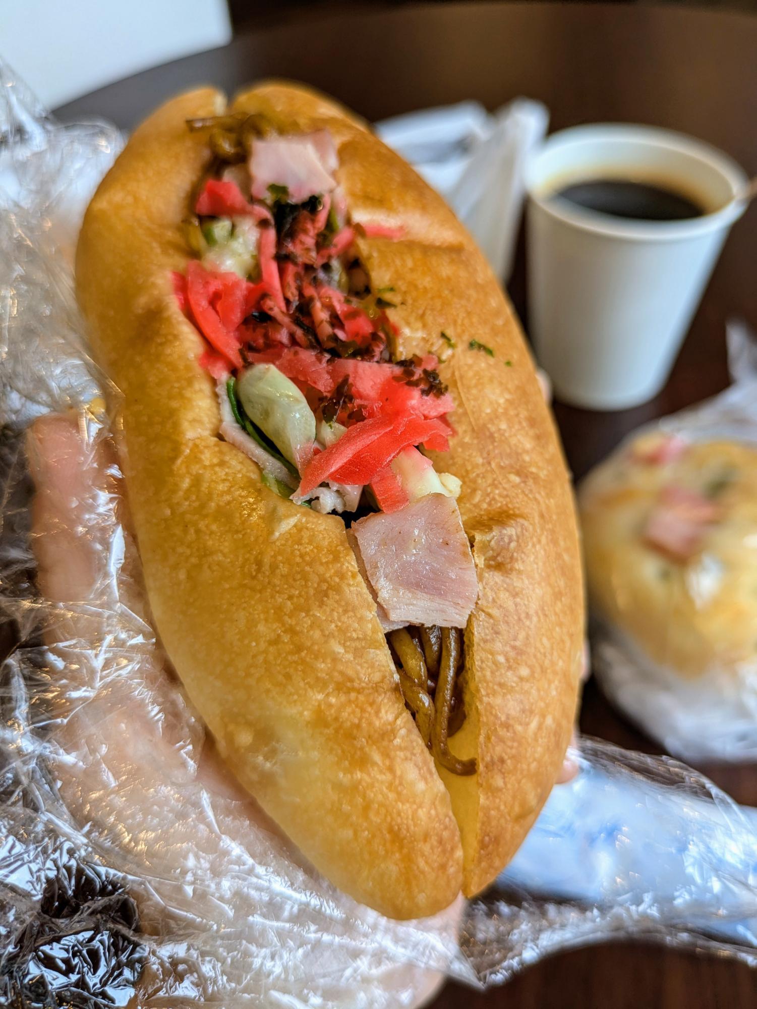 王道の焼きそばパン