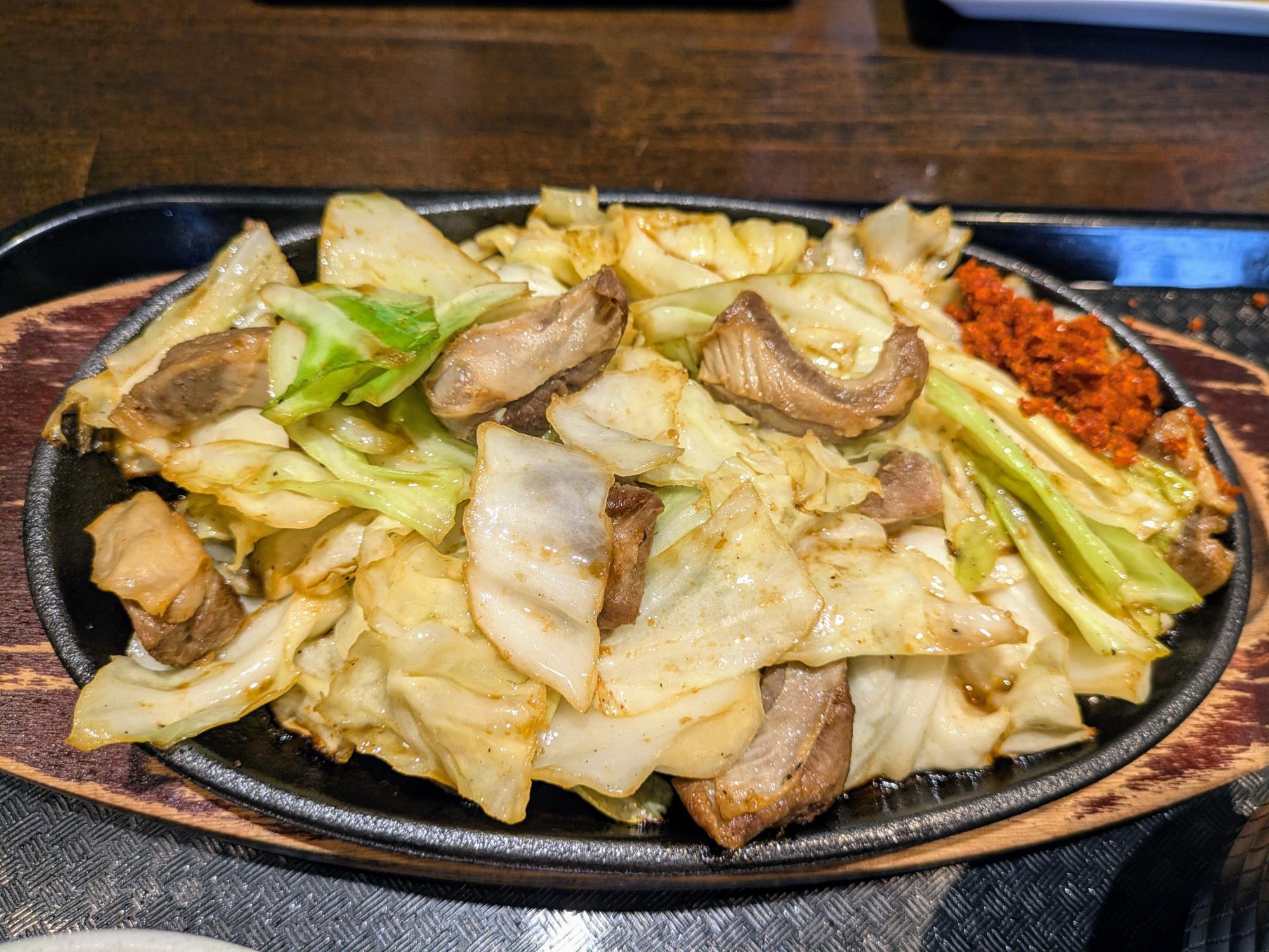集まった油に辛味を溶かします