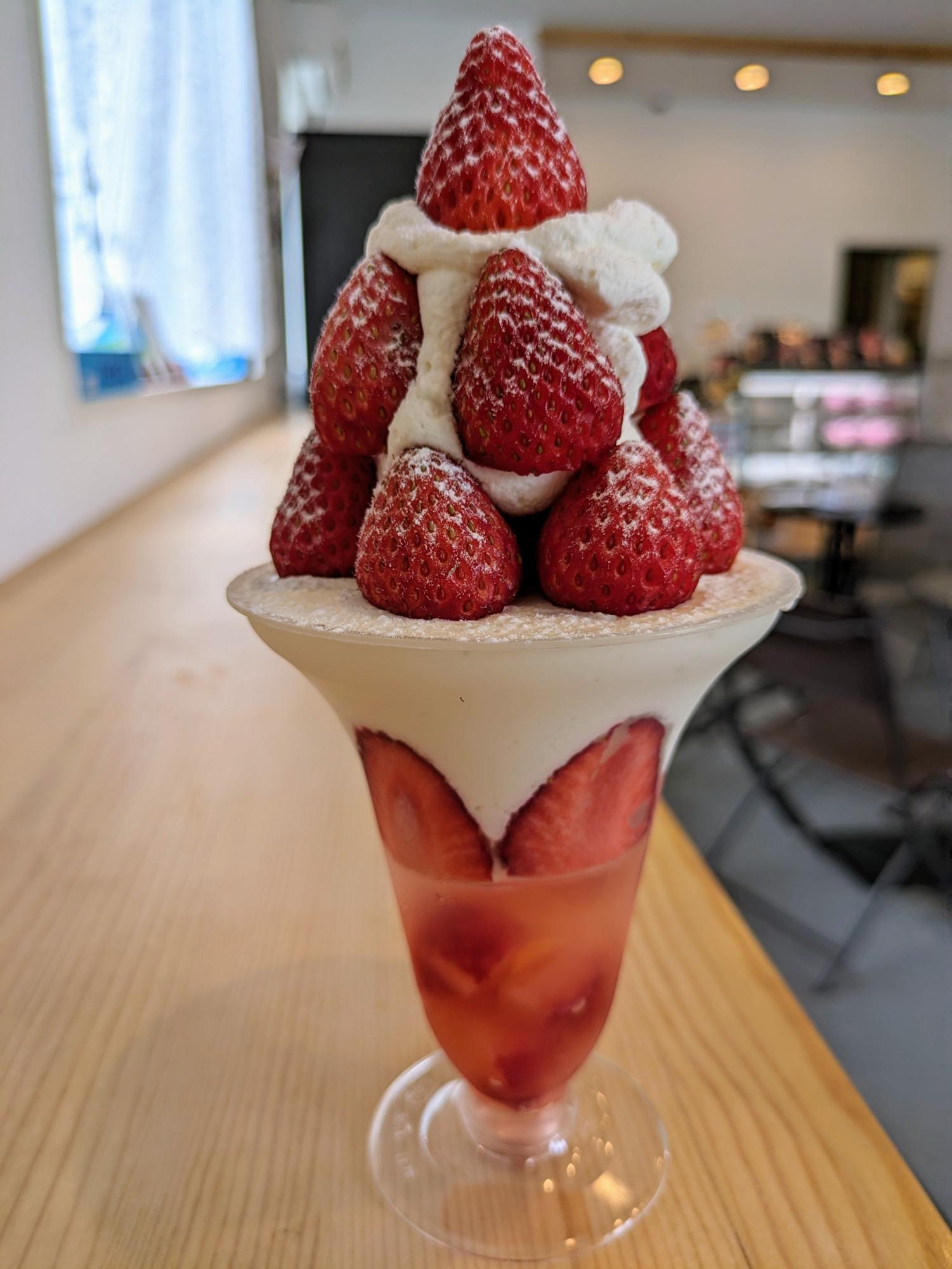 いちごパフェ