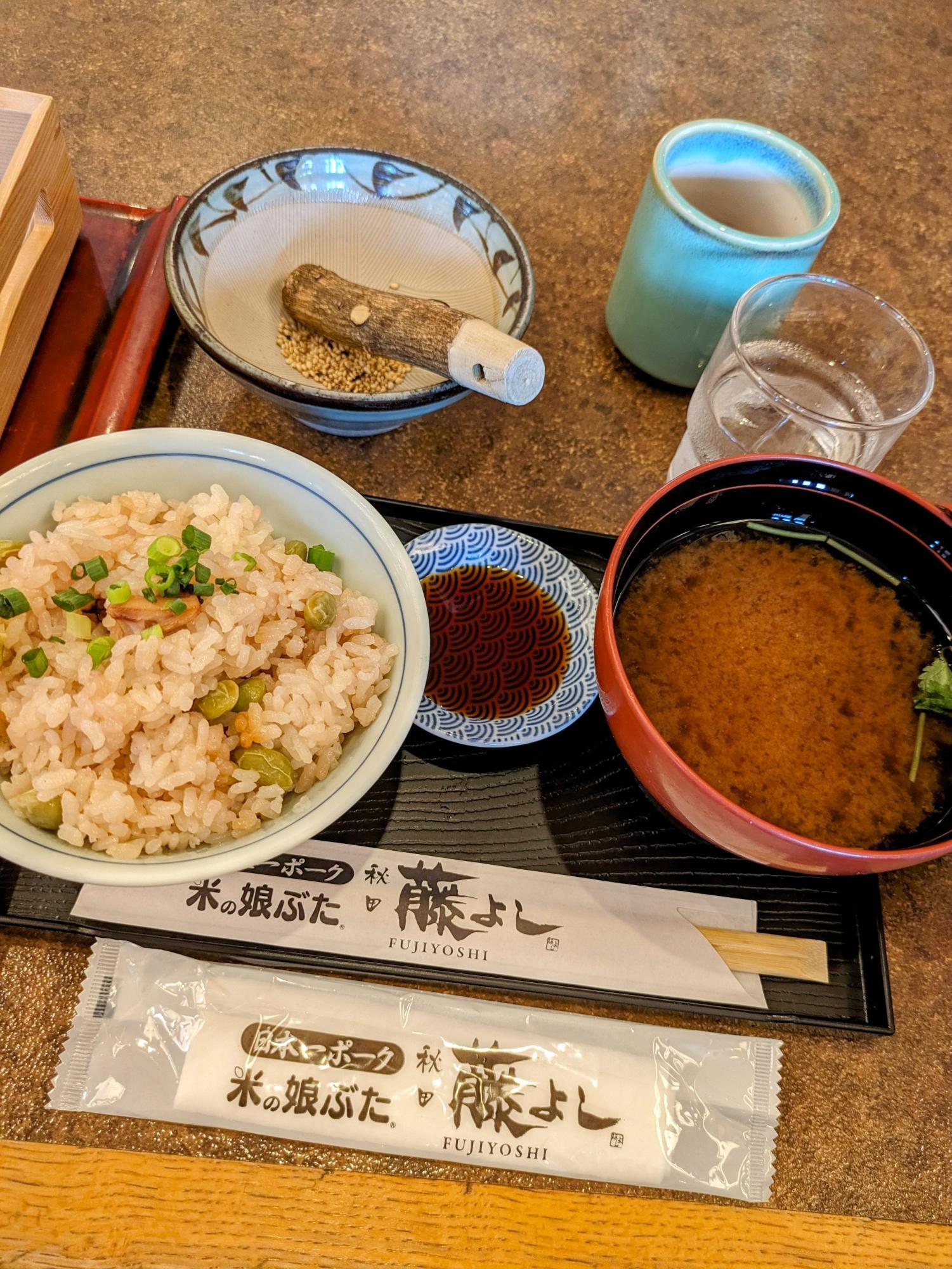 今月のご飯となめこ汁