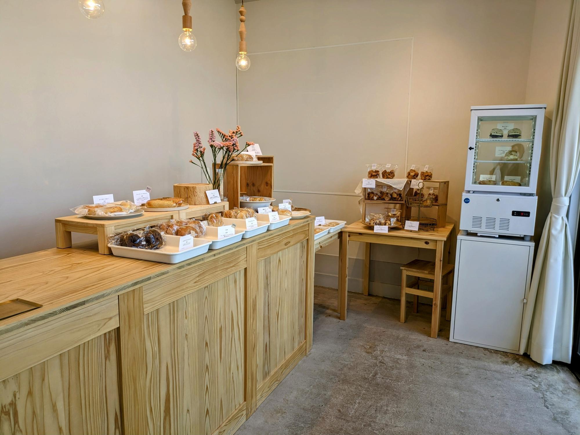 白を基調とした店内
