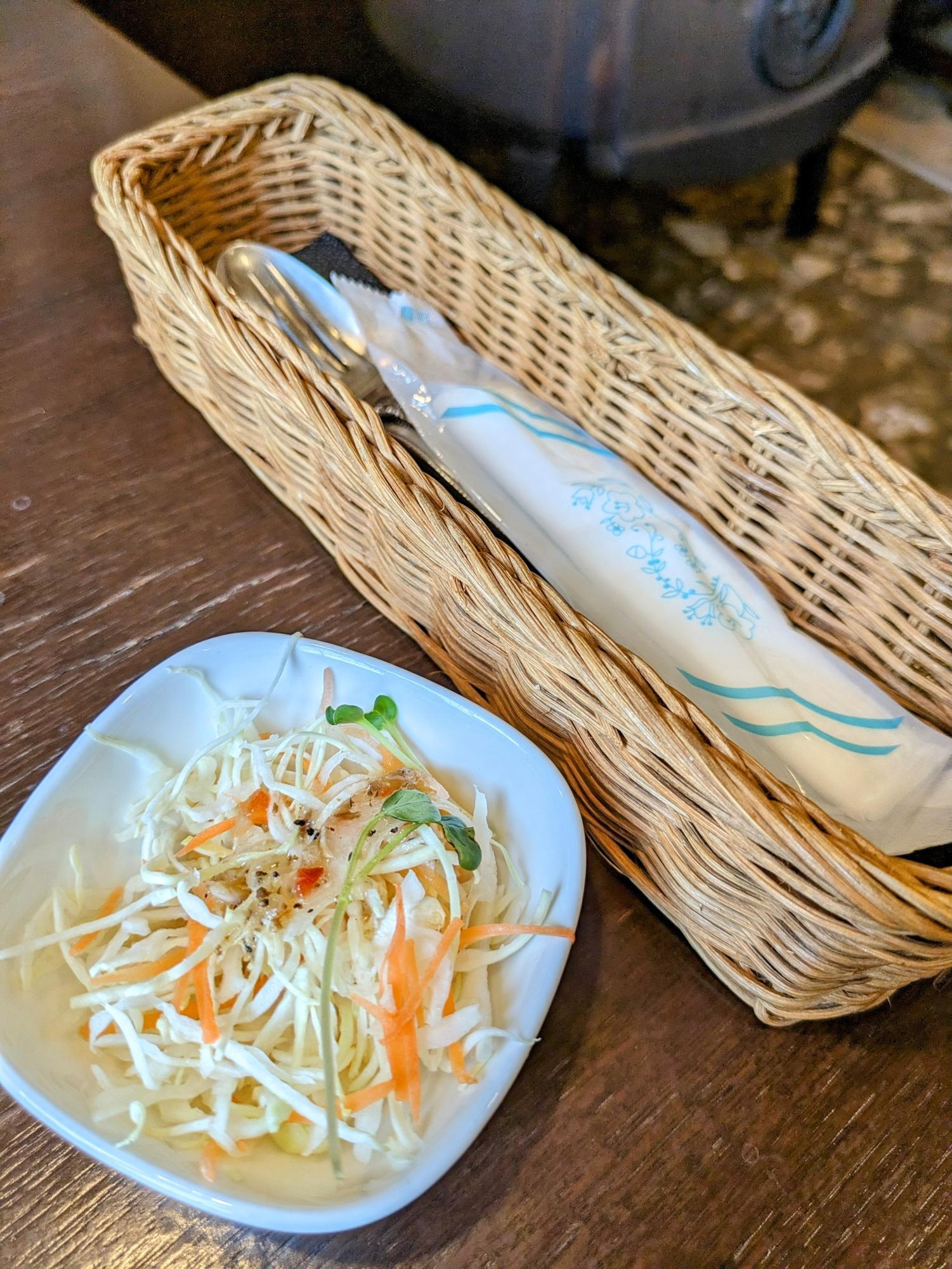 セットのミニサラダ