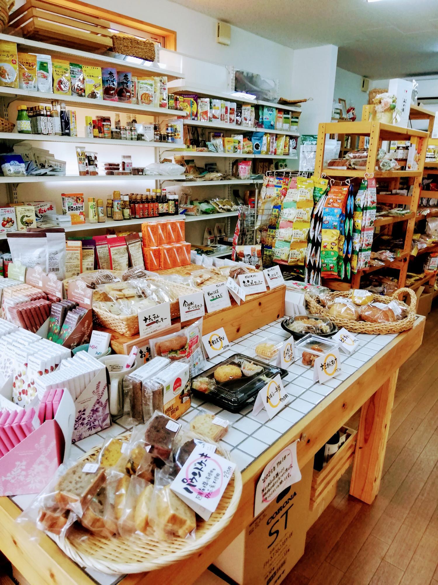一階の販売店の様子