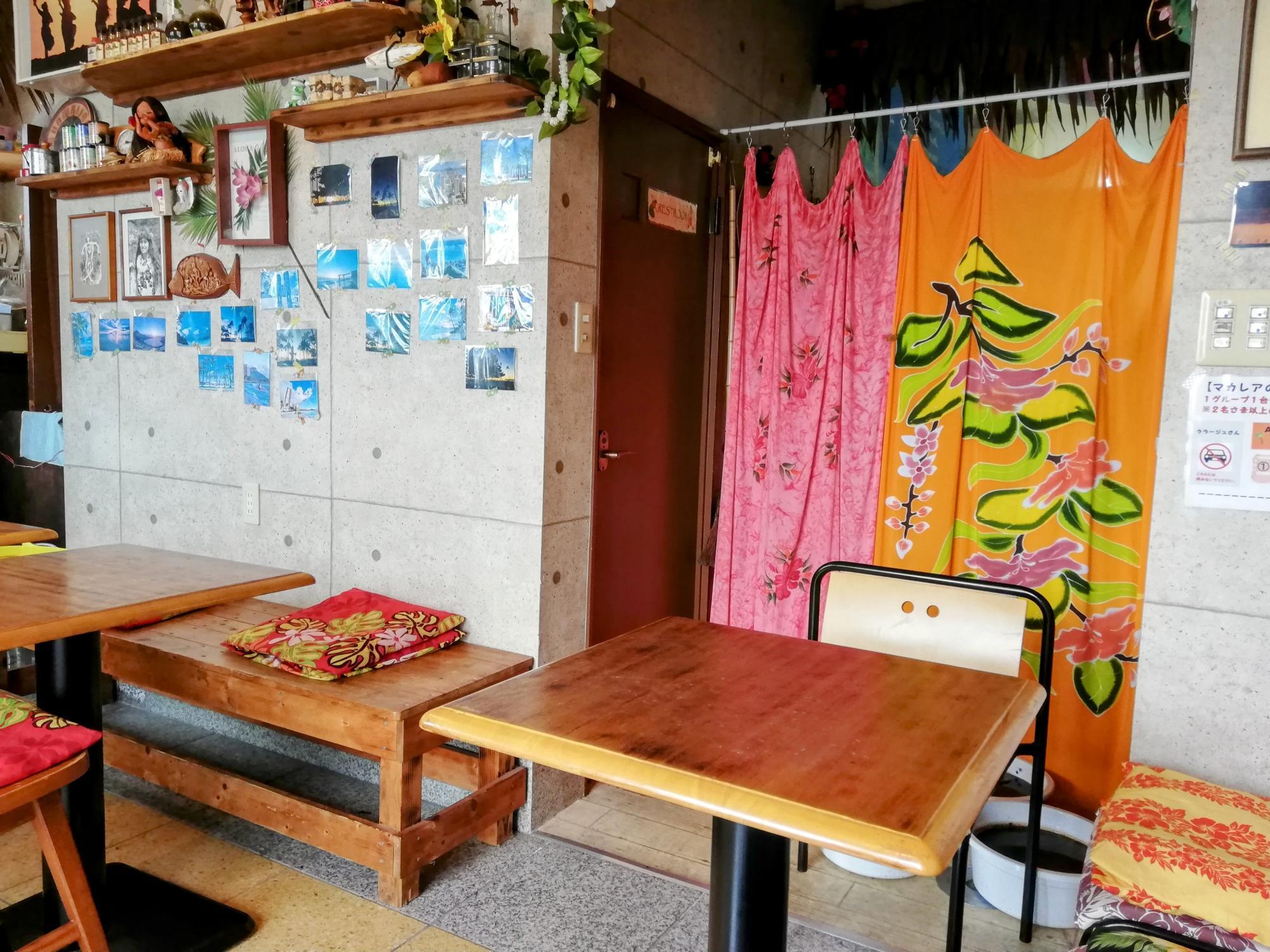 陽気なテイストの店内