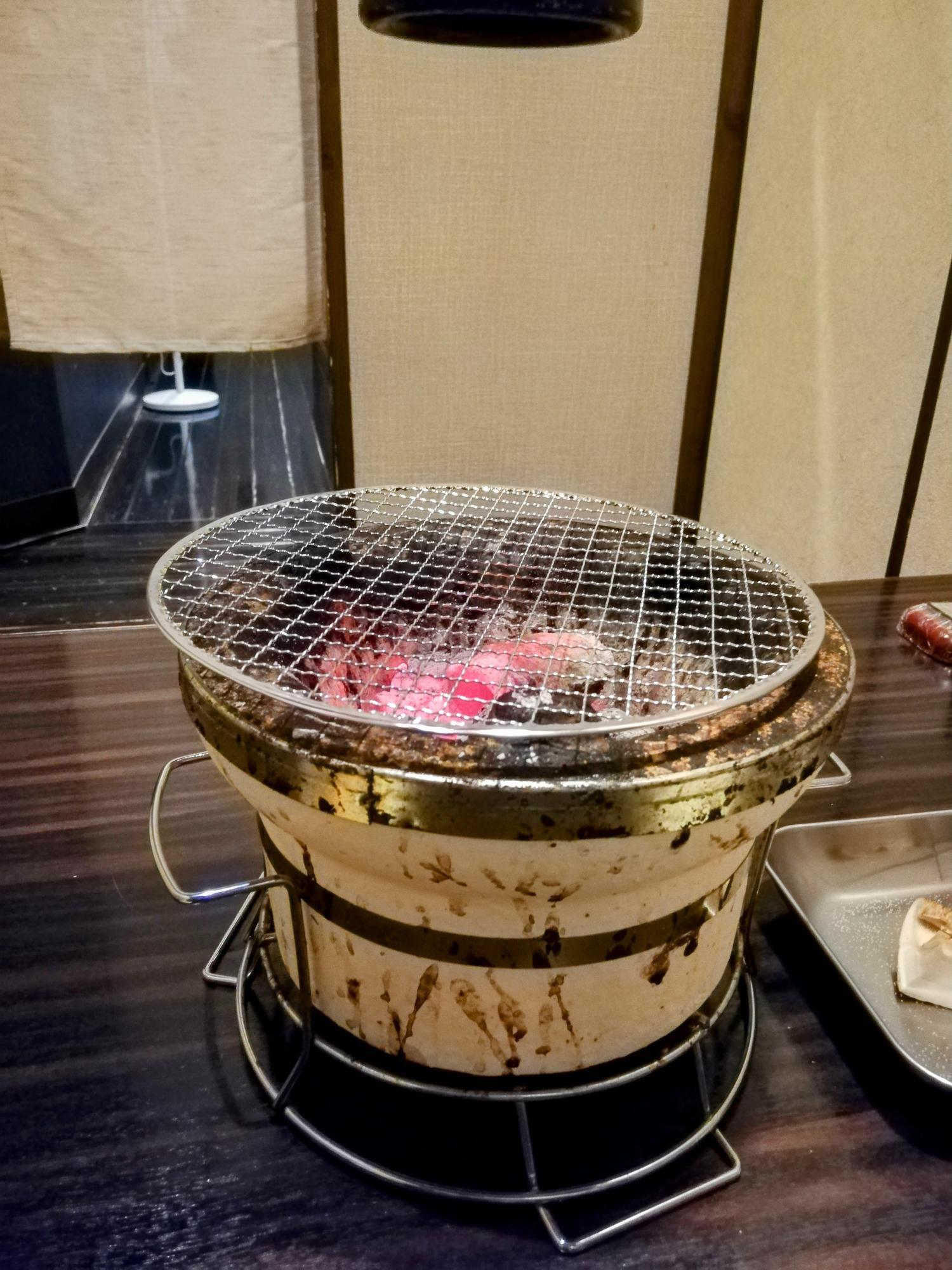 炭火焼きの七輪です