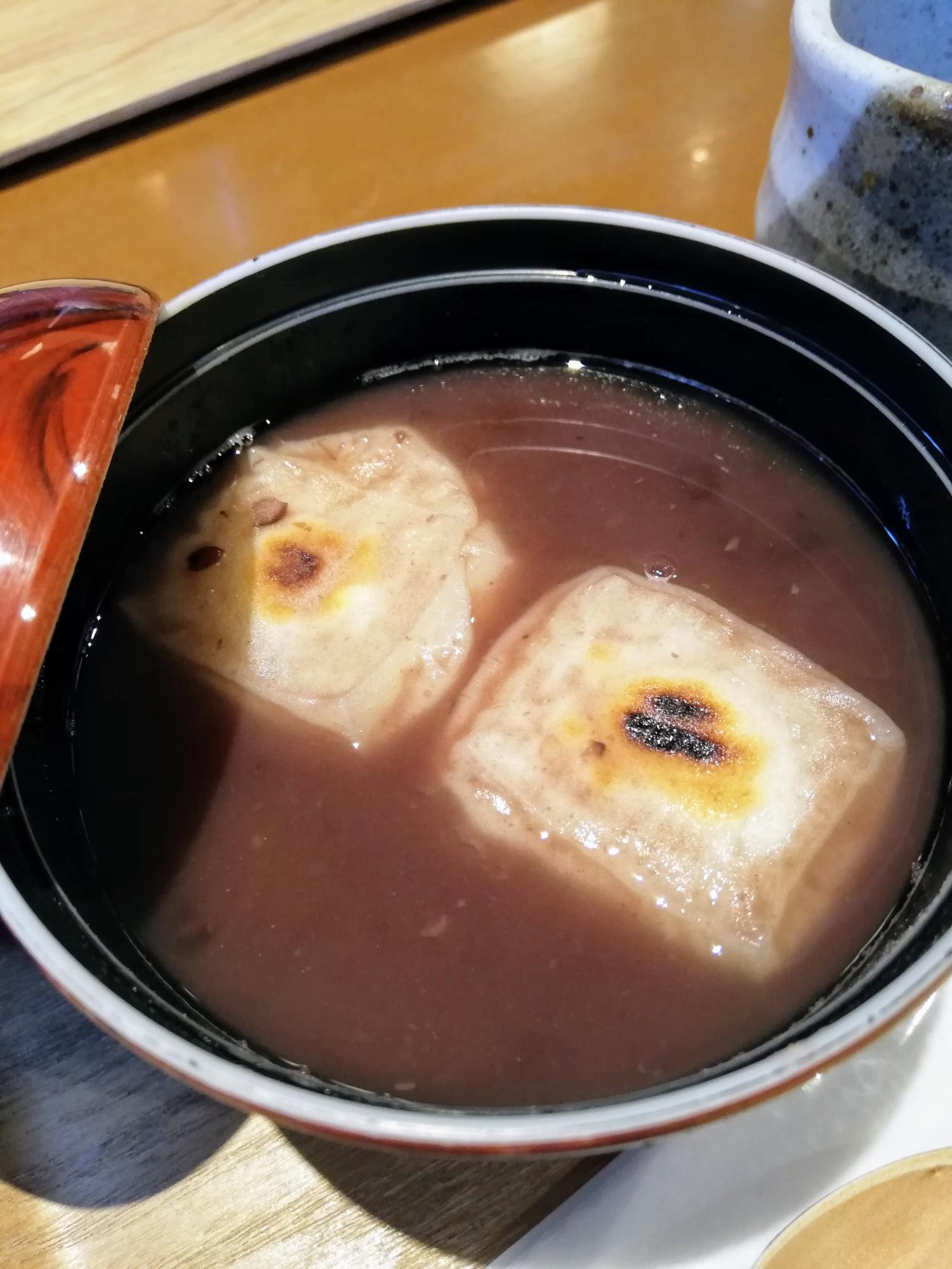 神々しいお餅