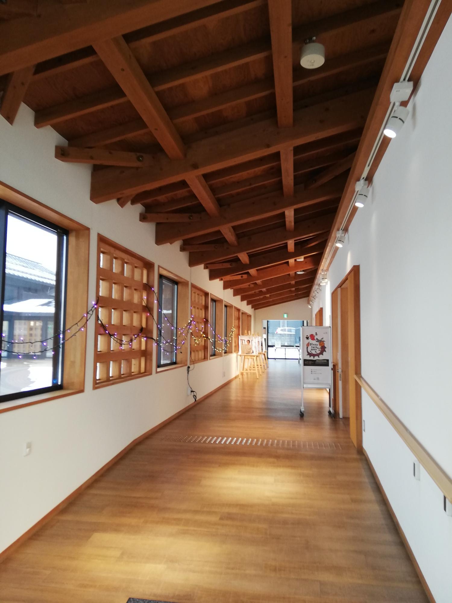 長く綺麗な建物