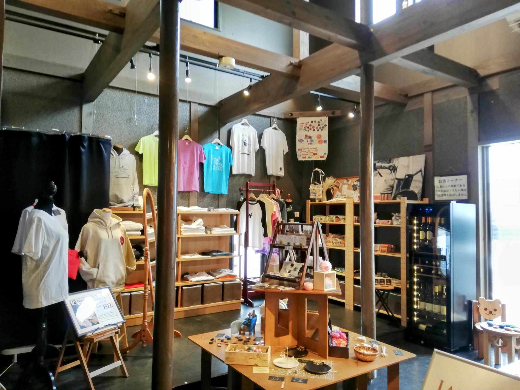 綺麗で見惚れる店内
