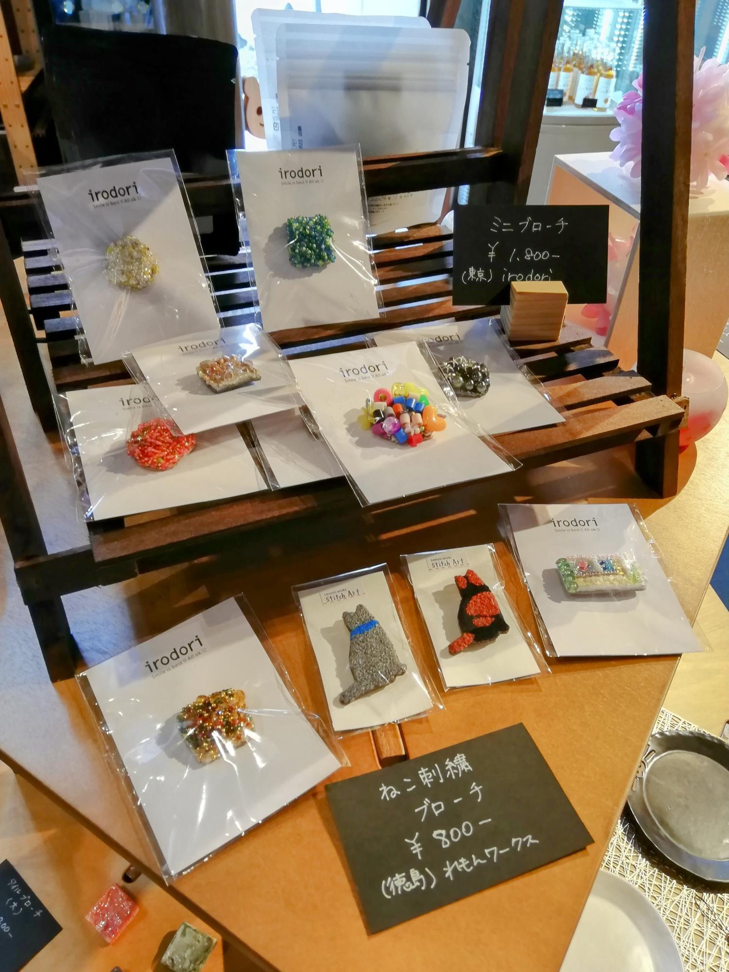 ねこ刺繍のブローチ
