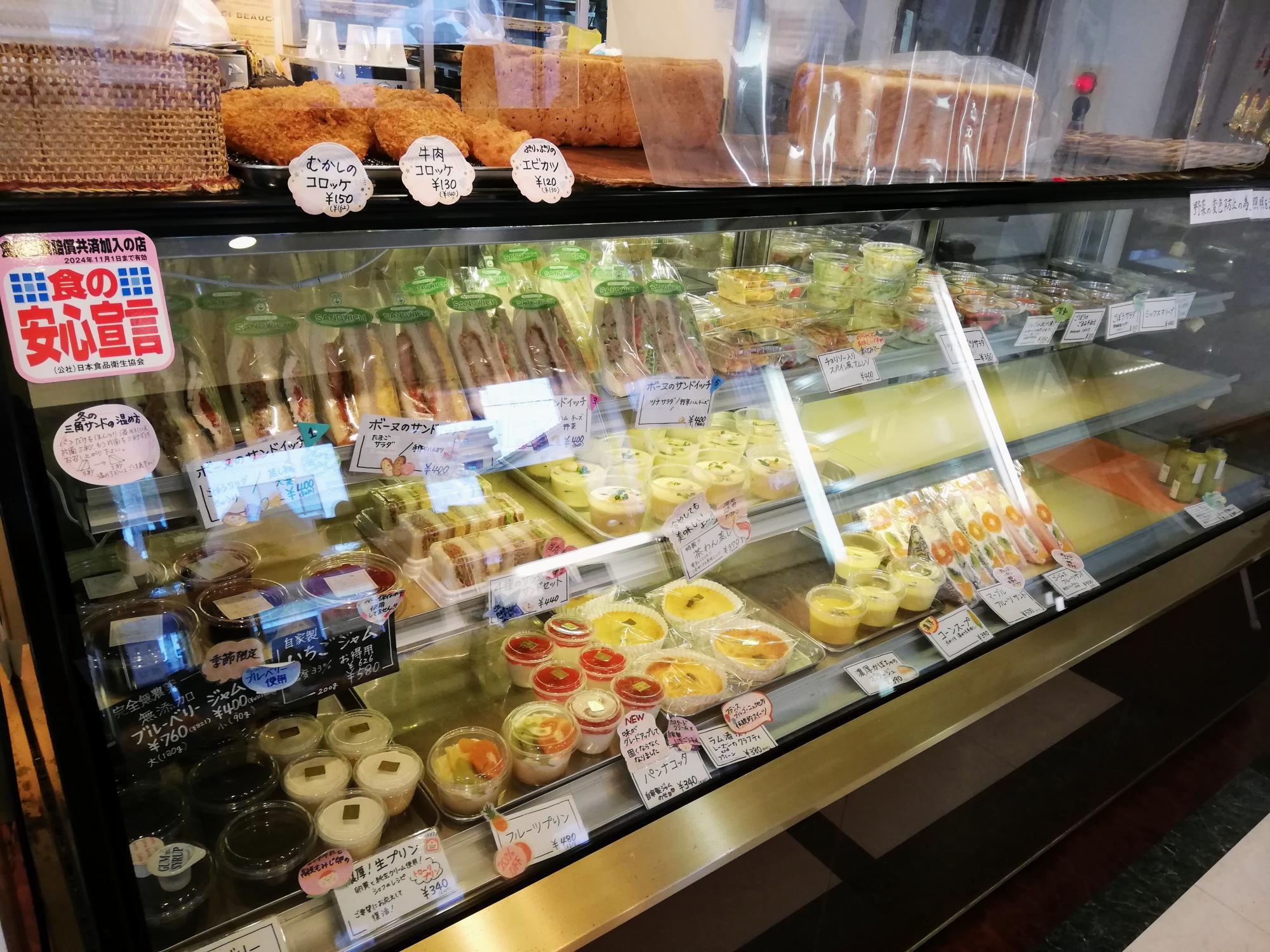 豪華なショーケース