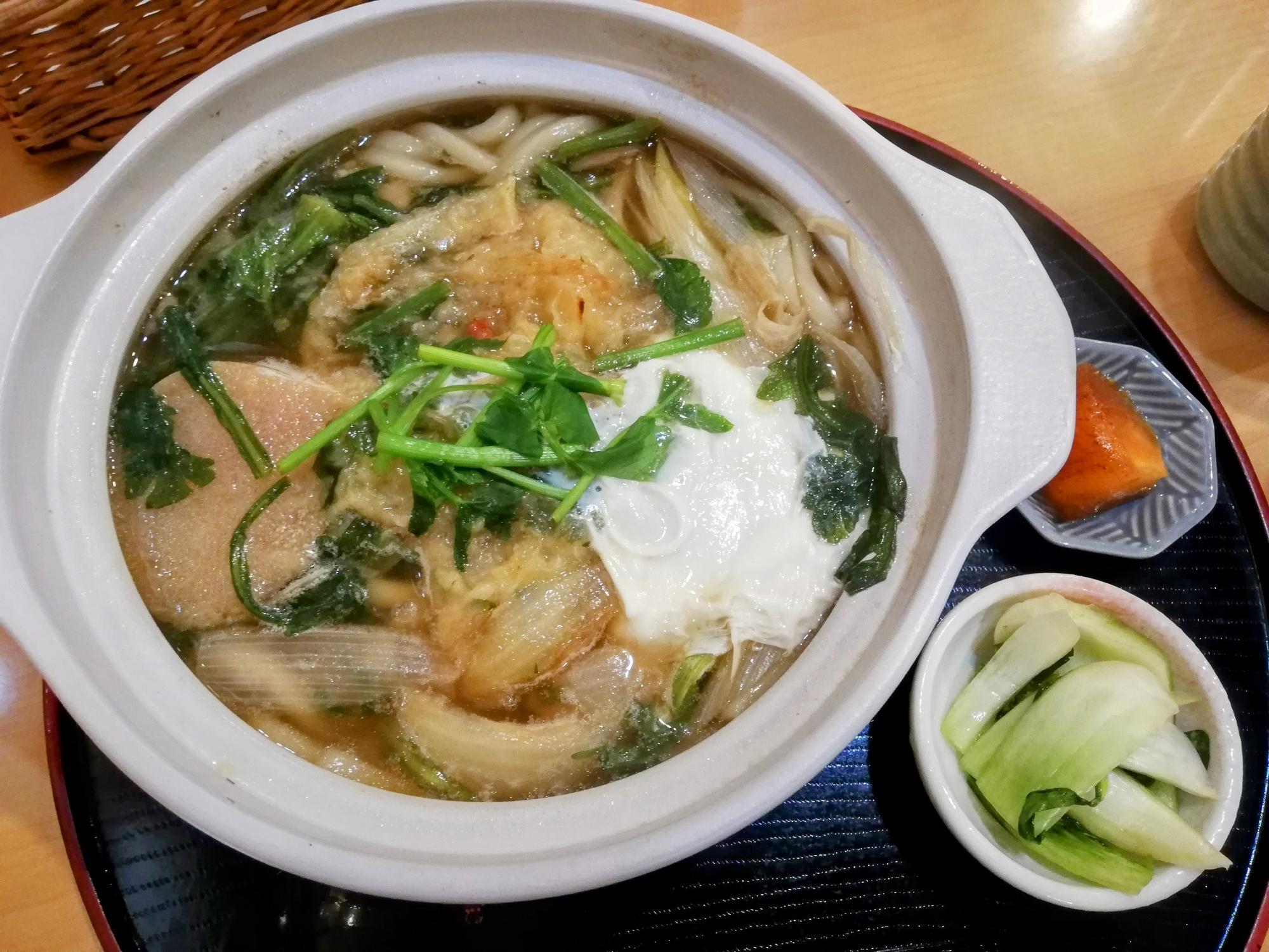 冬季メニューの鍋焼うどん