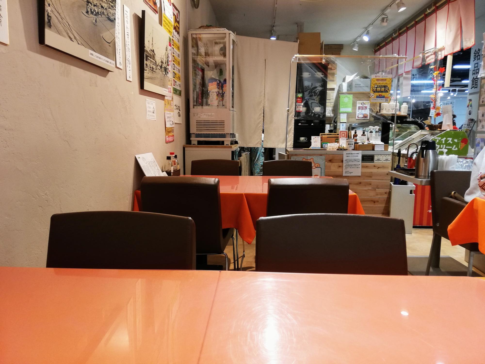 落ち着いた店内