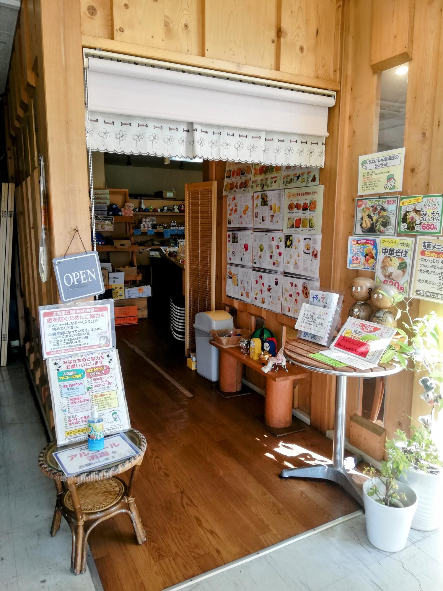 店内の入り口
