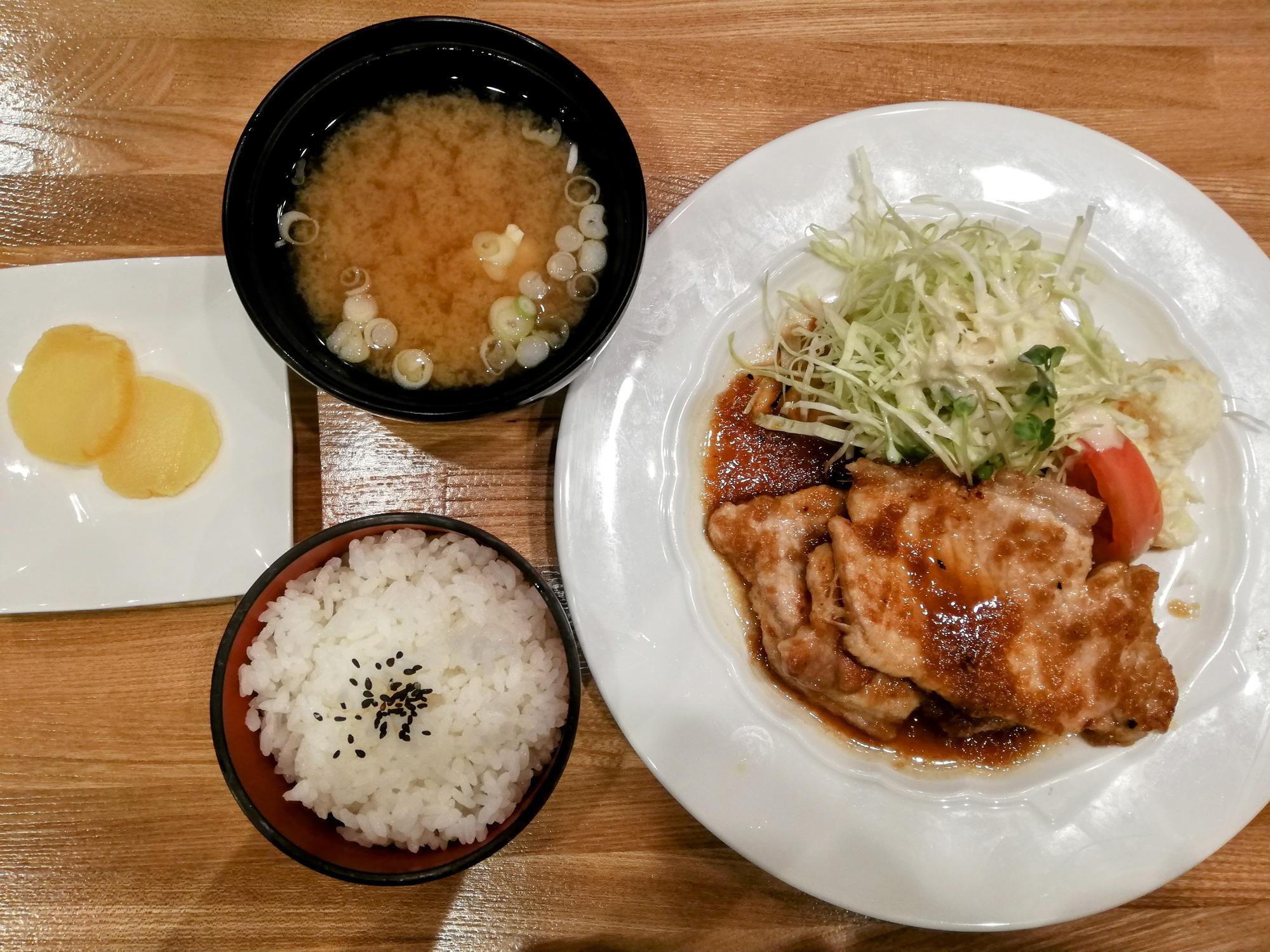 お洒落な生姜焼き定食