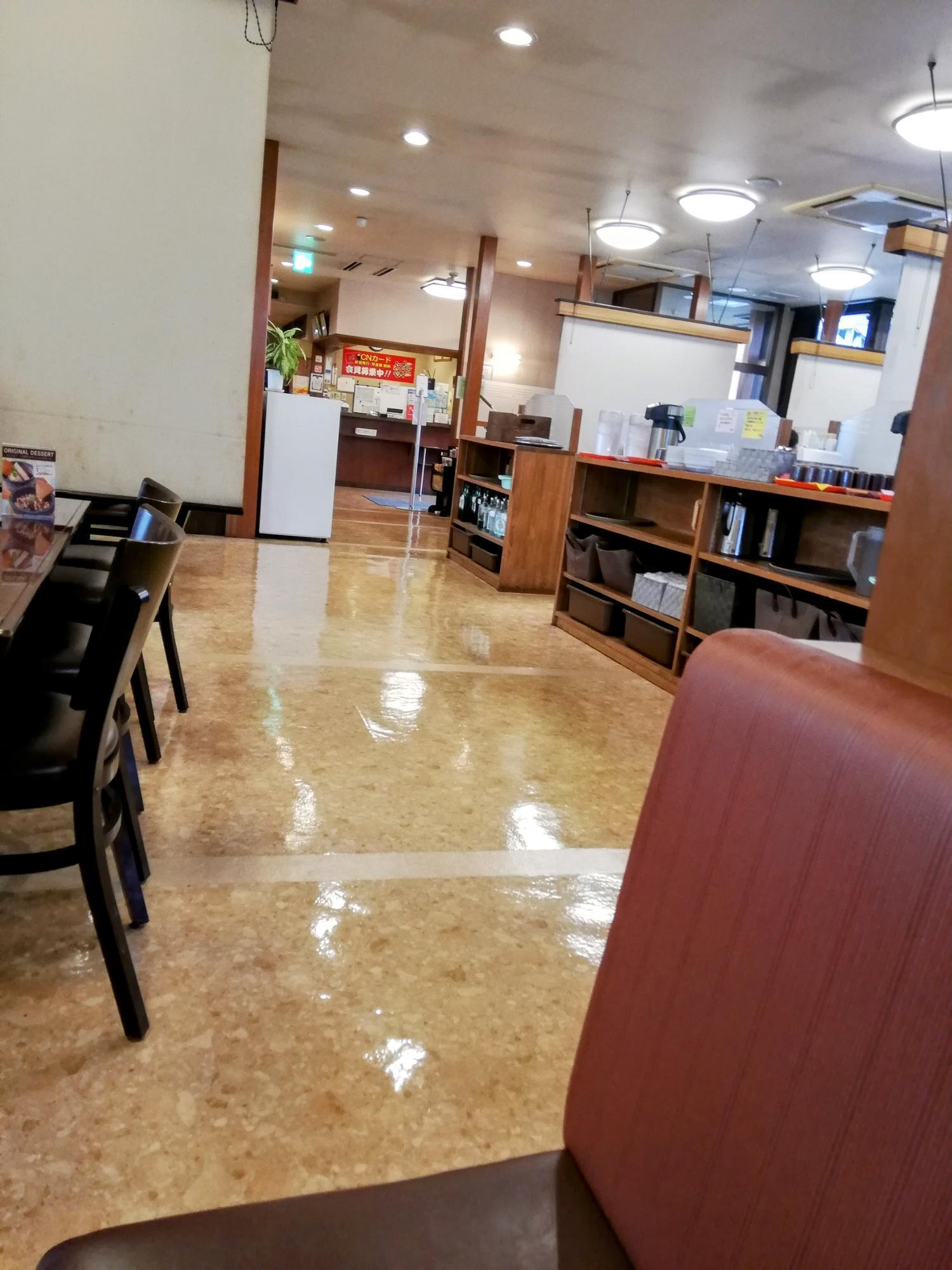 広くて歩きやすい店内