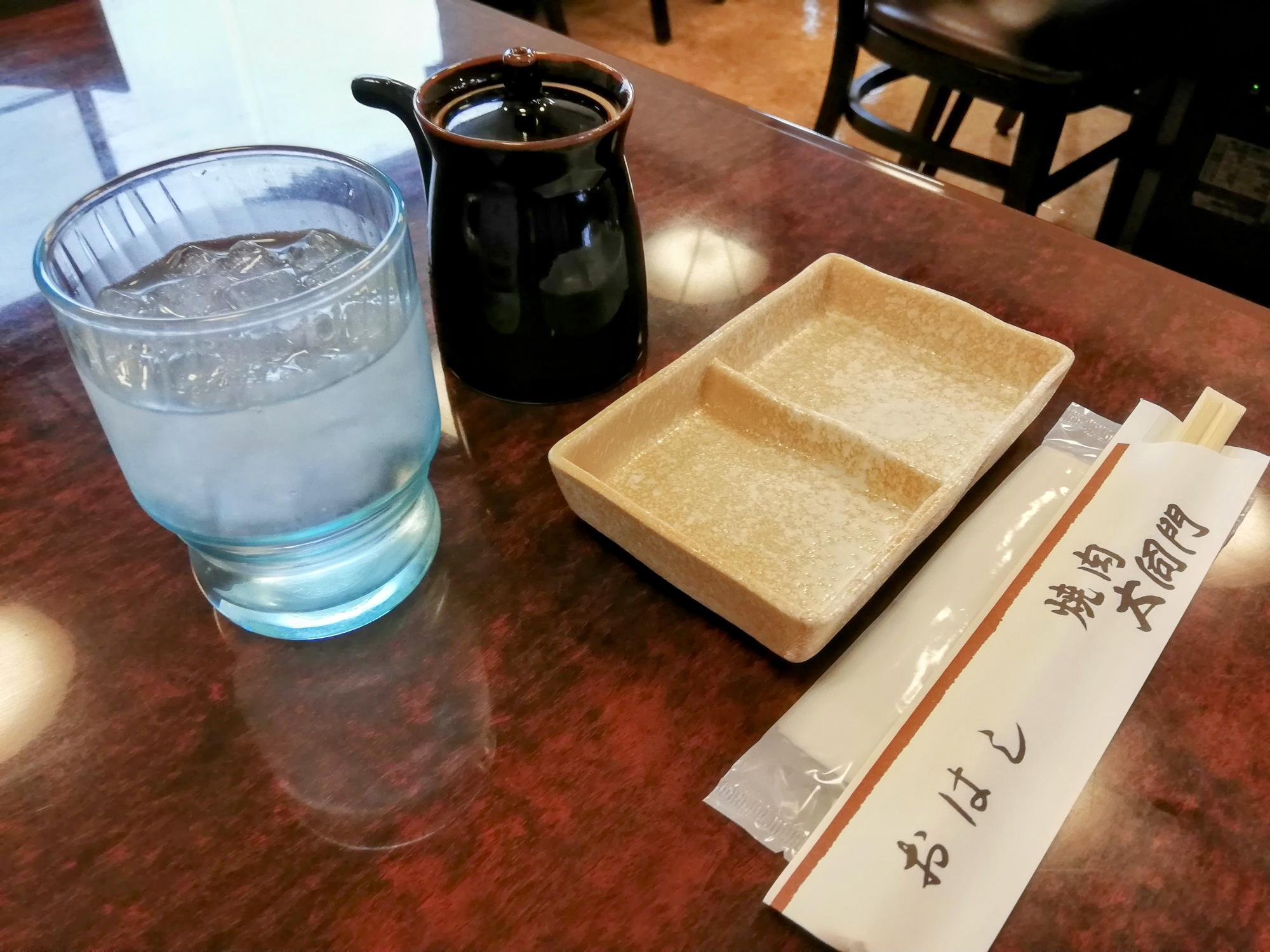 お箸と焼き肉タレとタレ皿