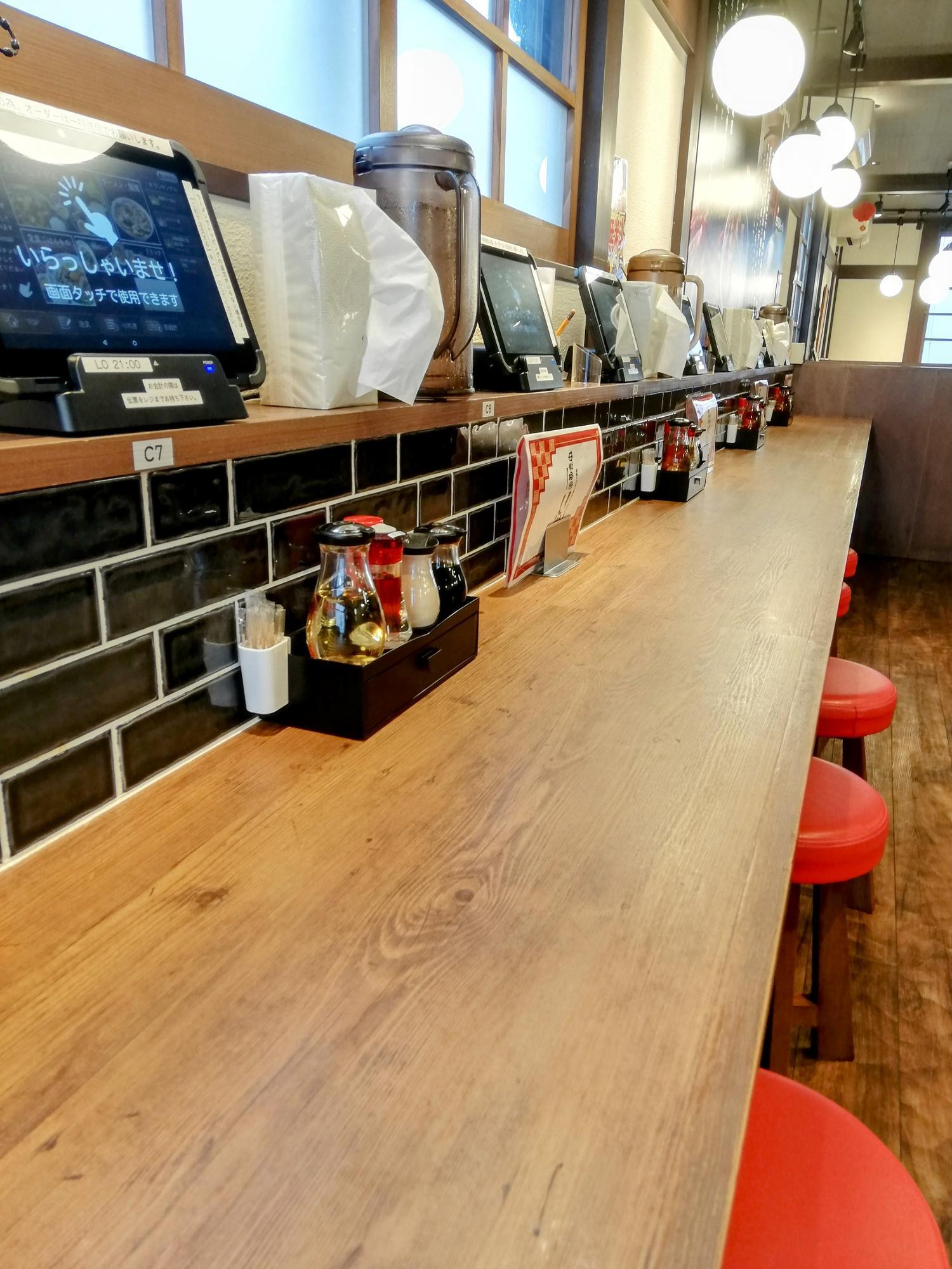 綺麗なカウンター席