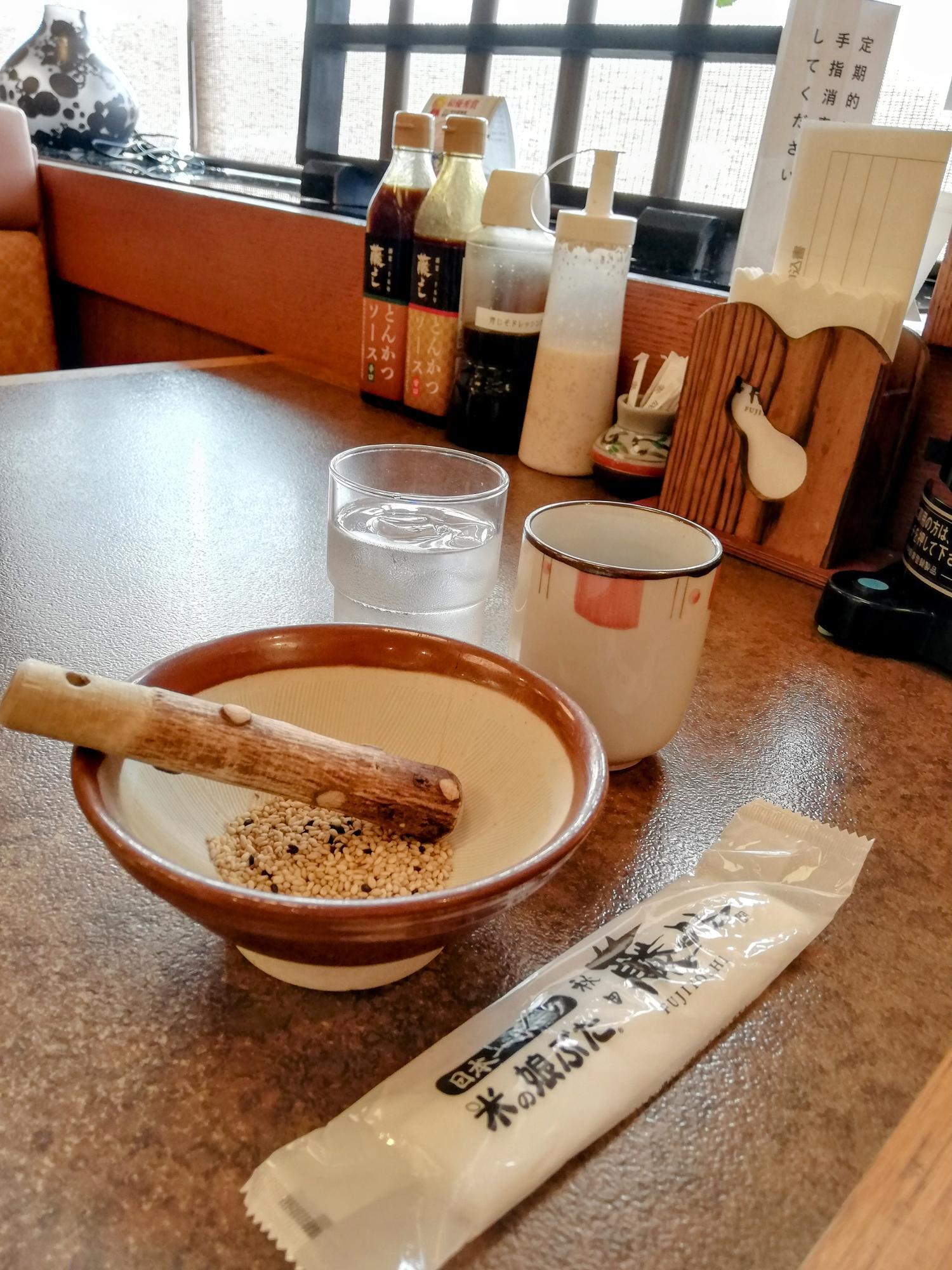 ゴマは自分ですります