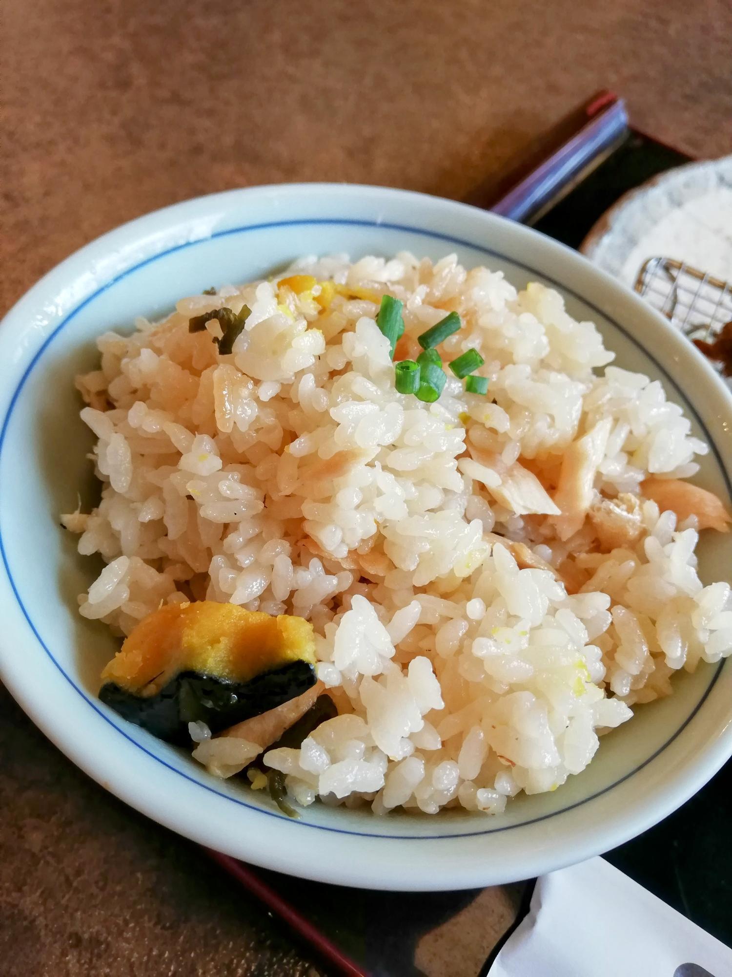 季節の炊き込みご飯