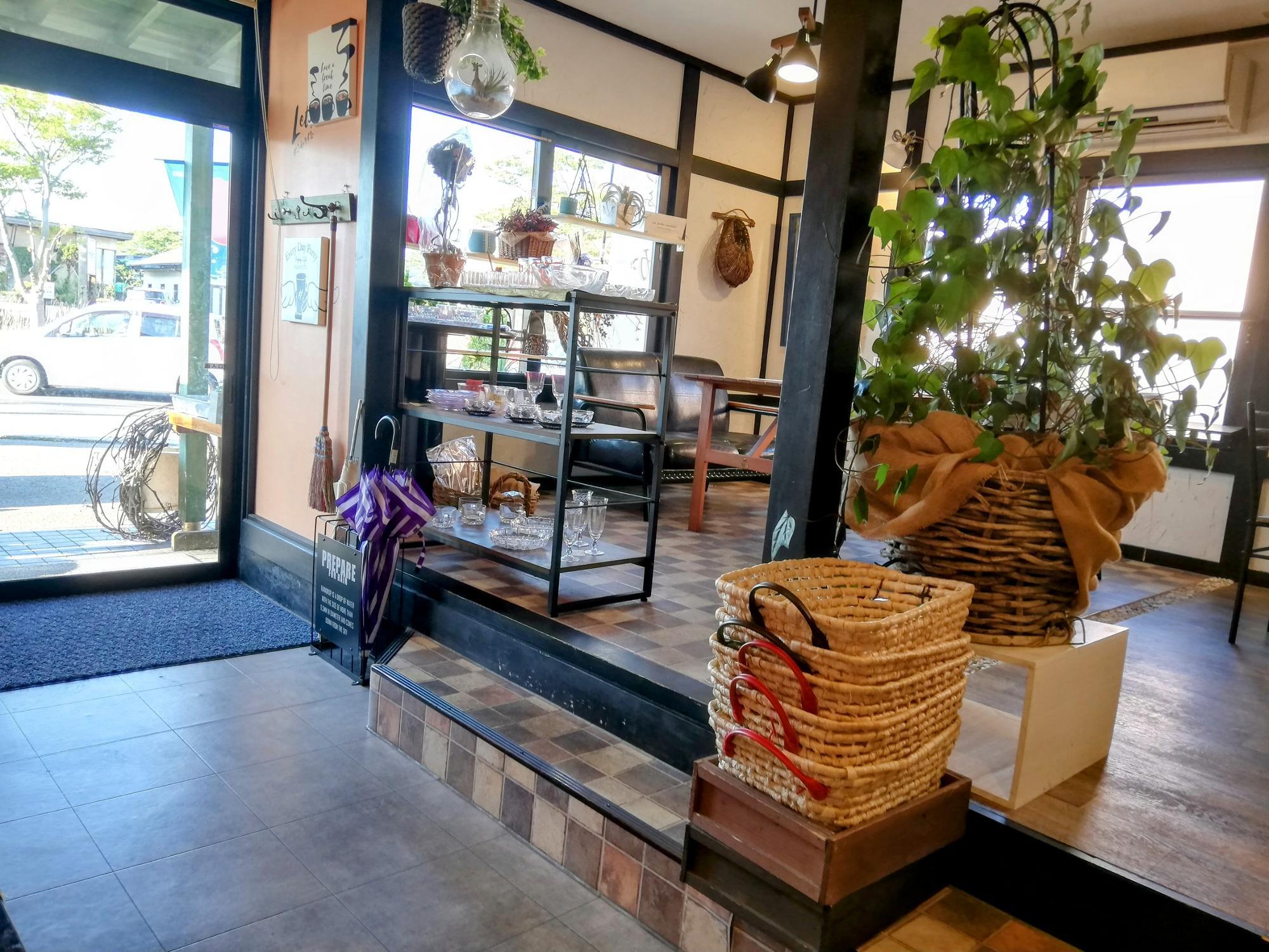ウッド調の店内