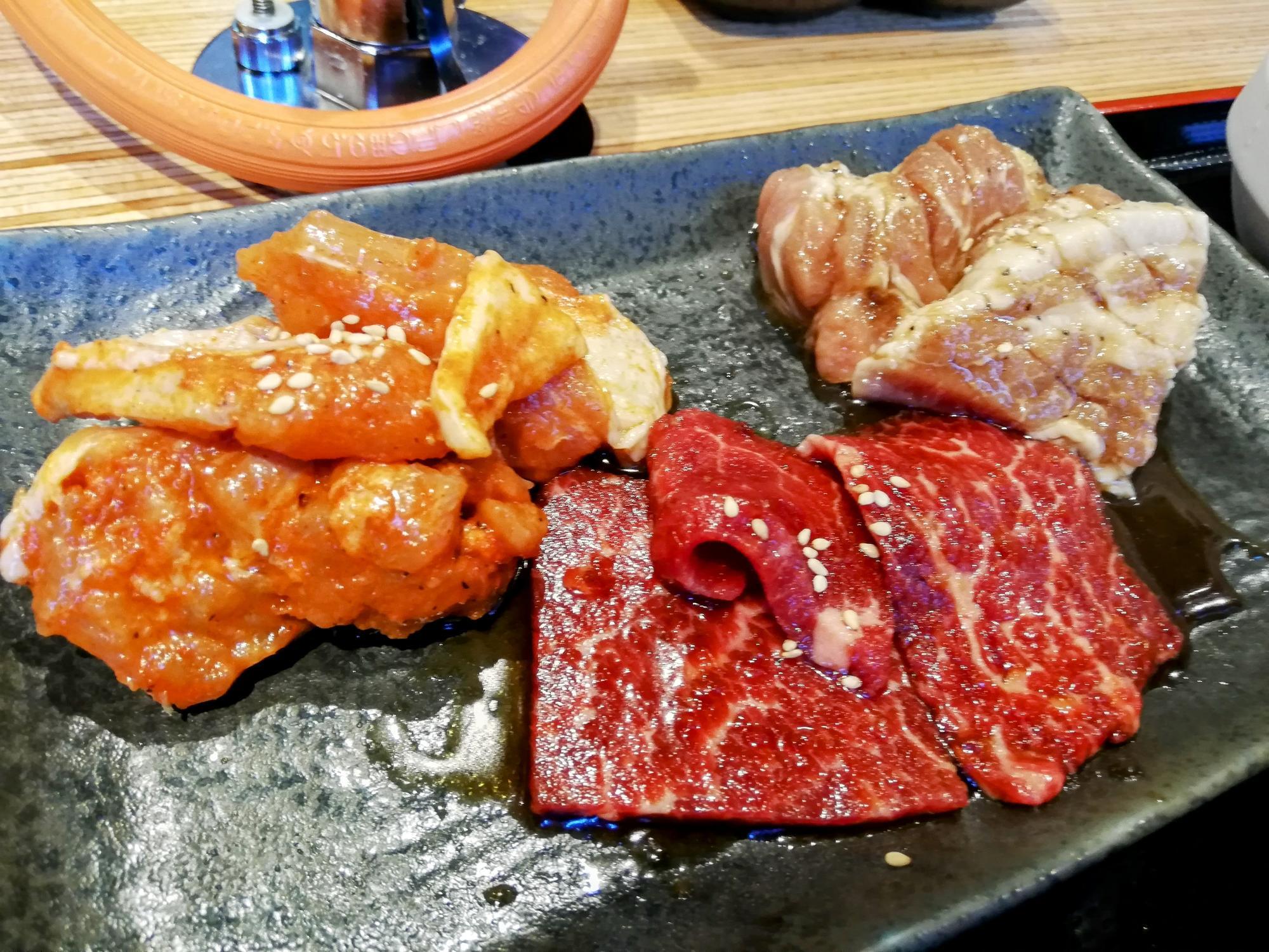 3種類の肉を食べ比べ