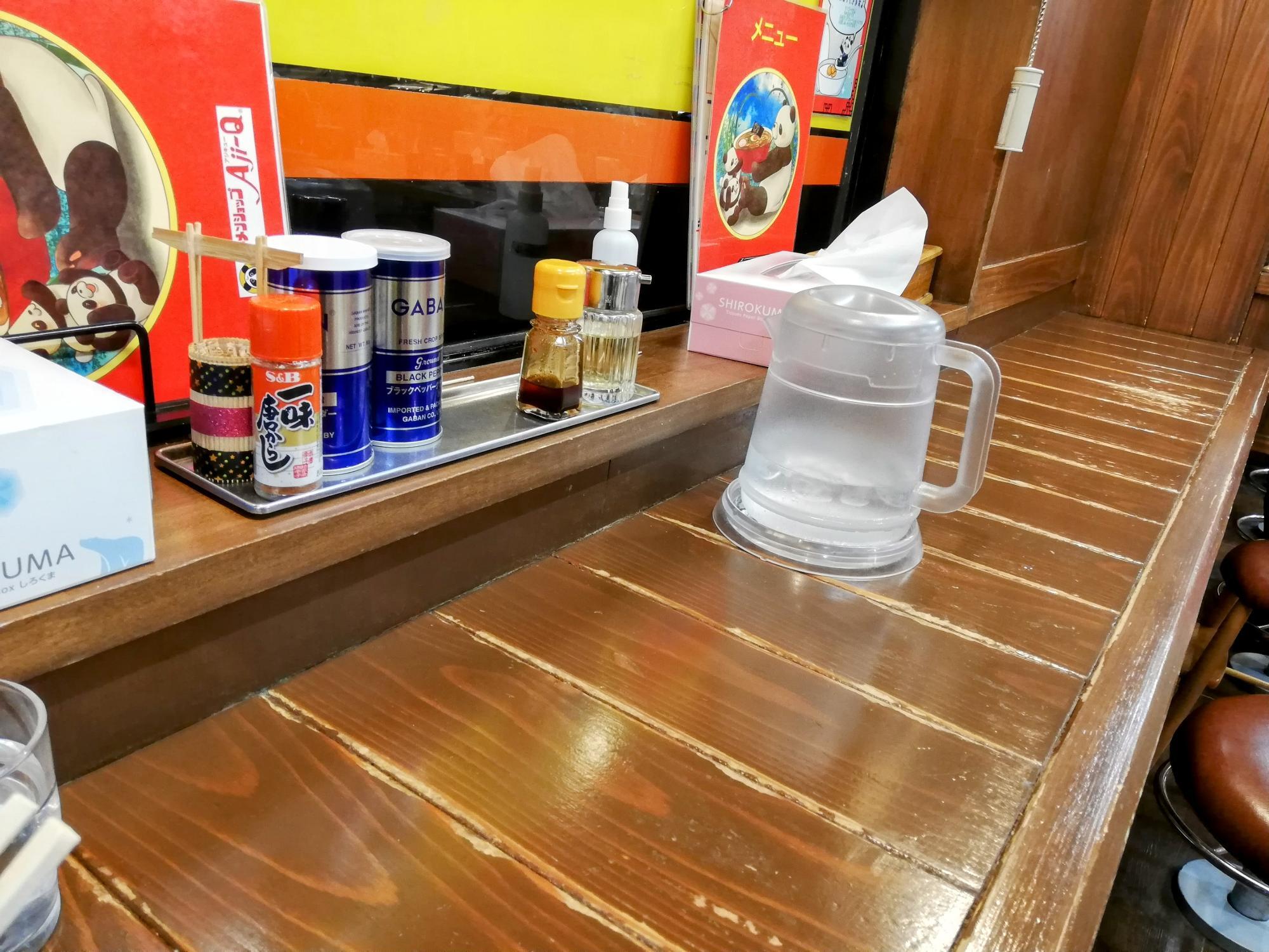 味わいのあるカウンター席
