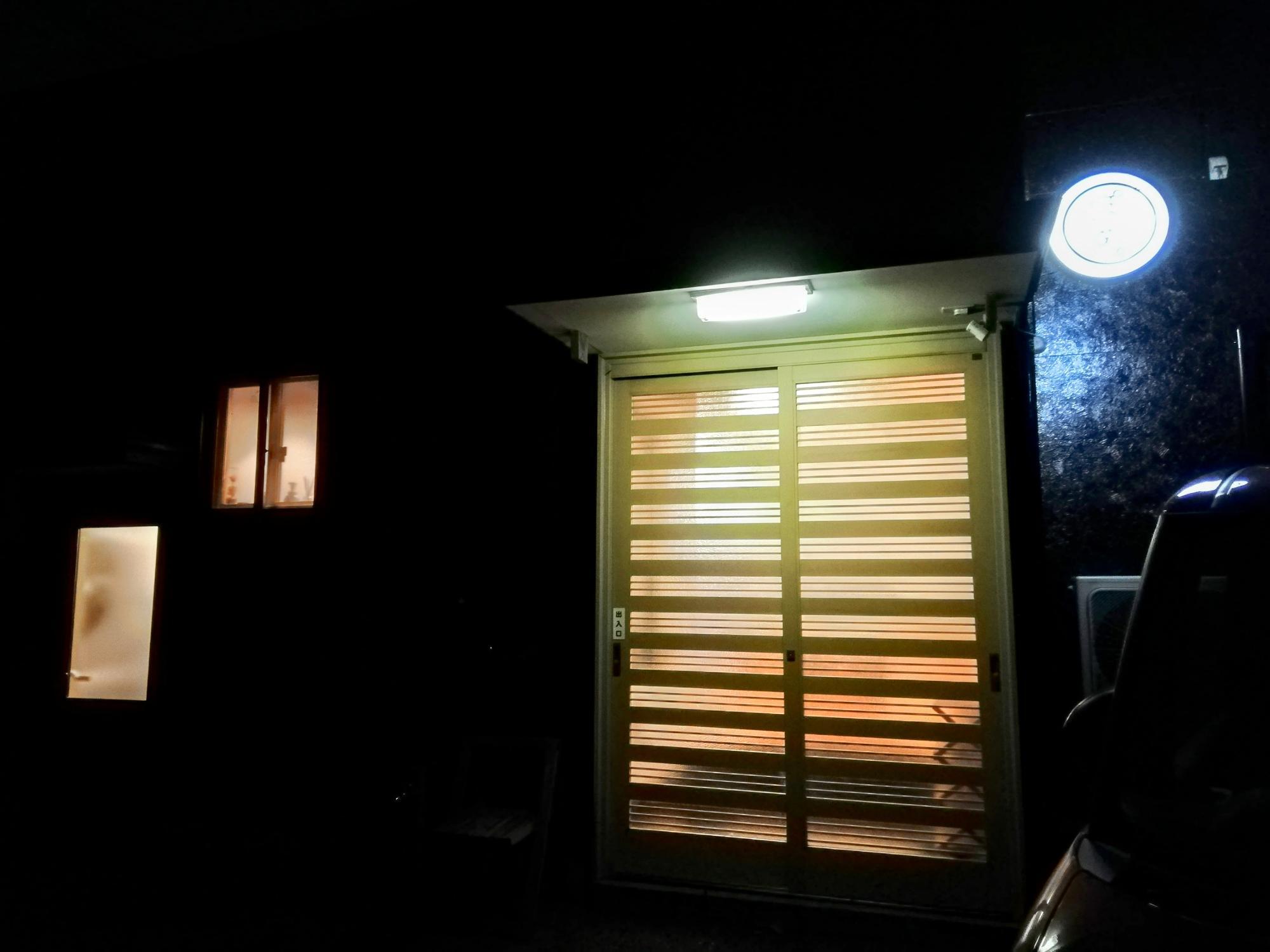夜の外観の様子