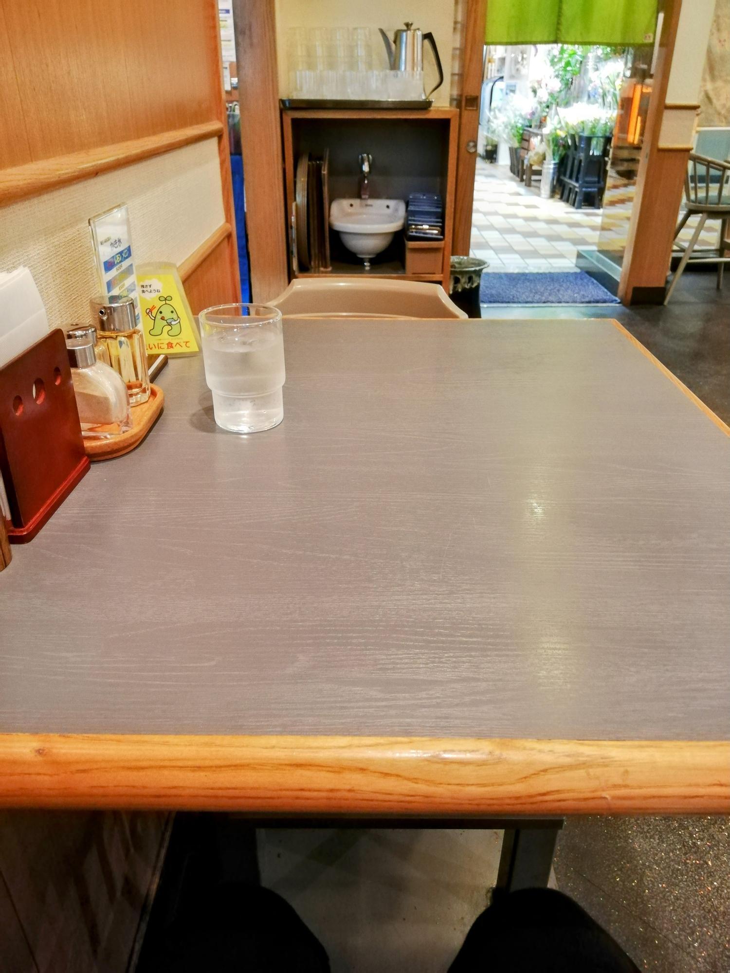 落ち着く店内